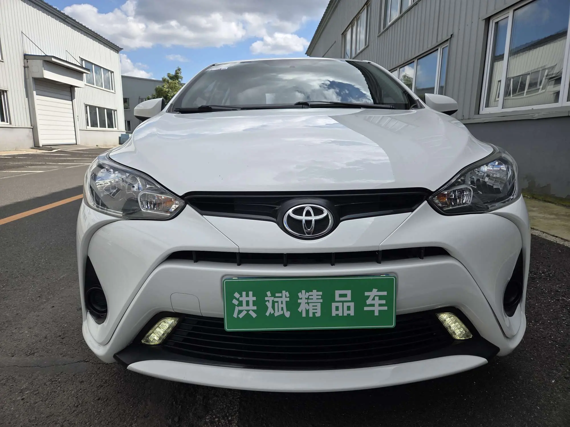 Toyota YARiS L Enjoy  из Китая