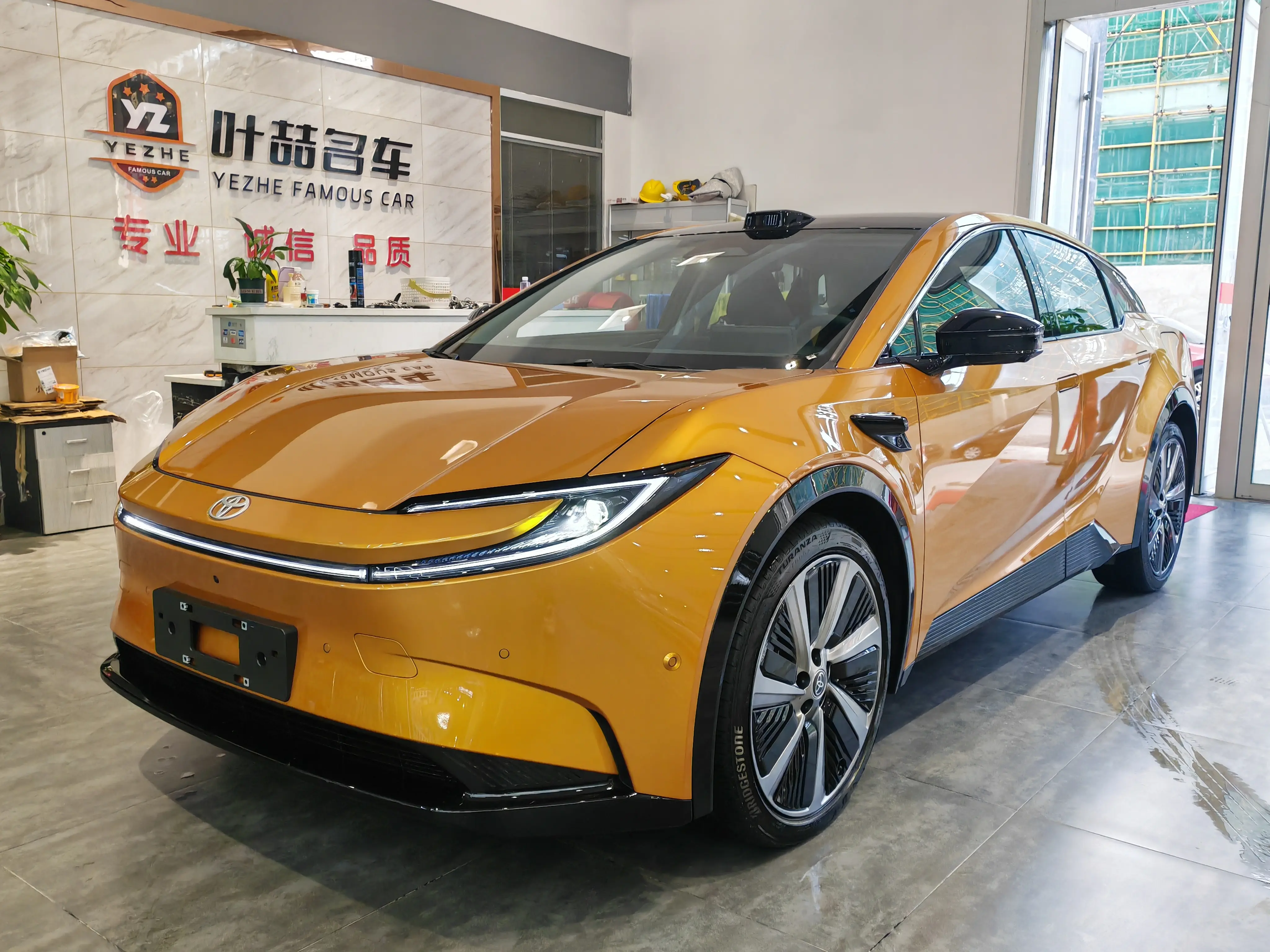 Toyota bZ5  из Китая