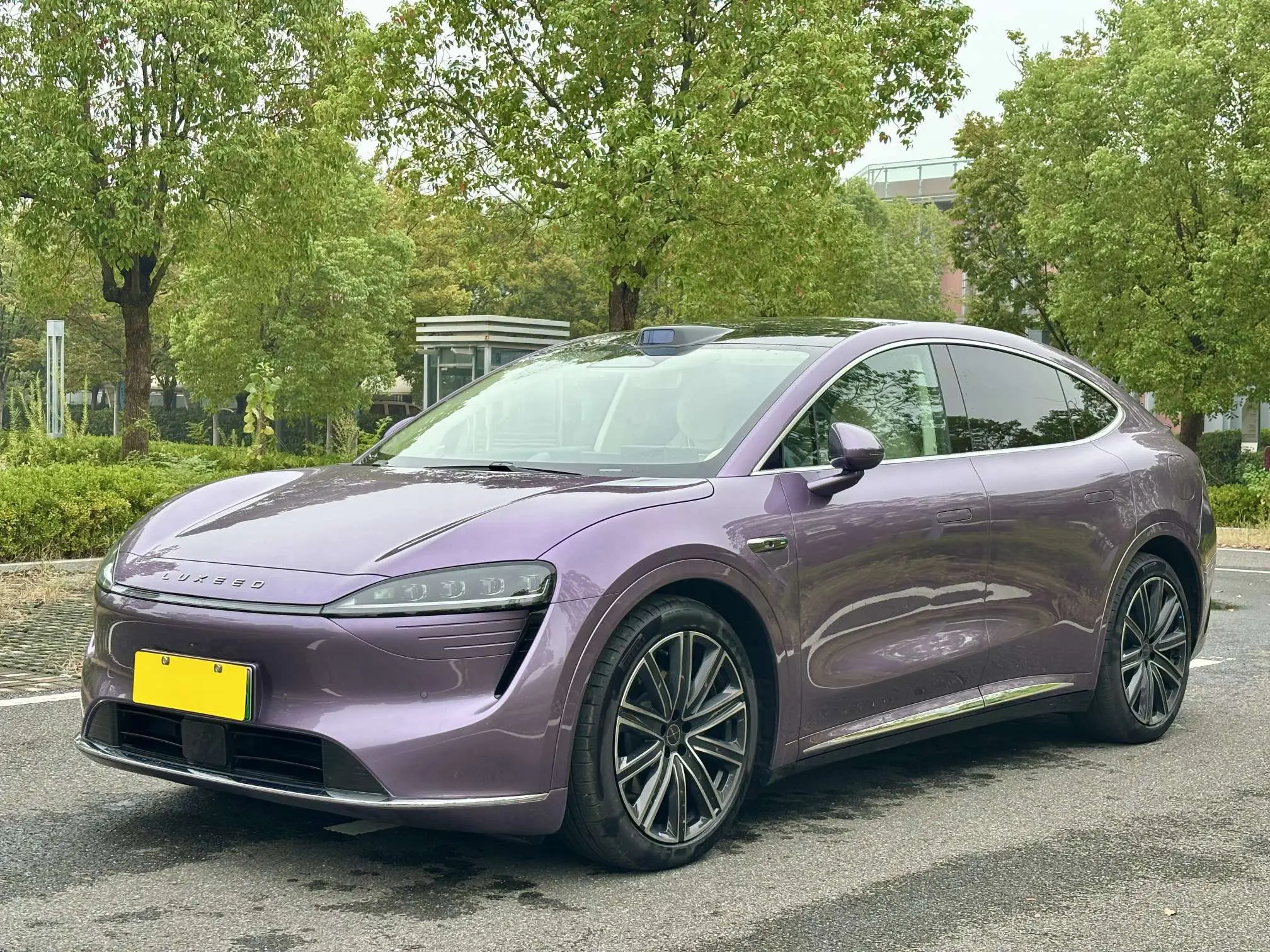 Luxeed Zhijie R7  из Китая