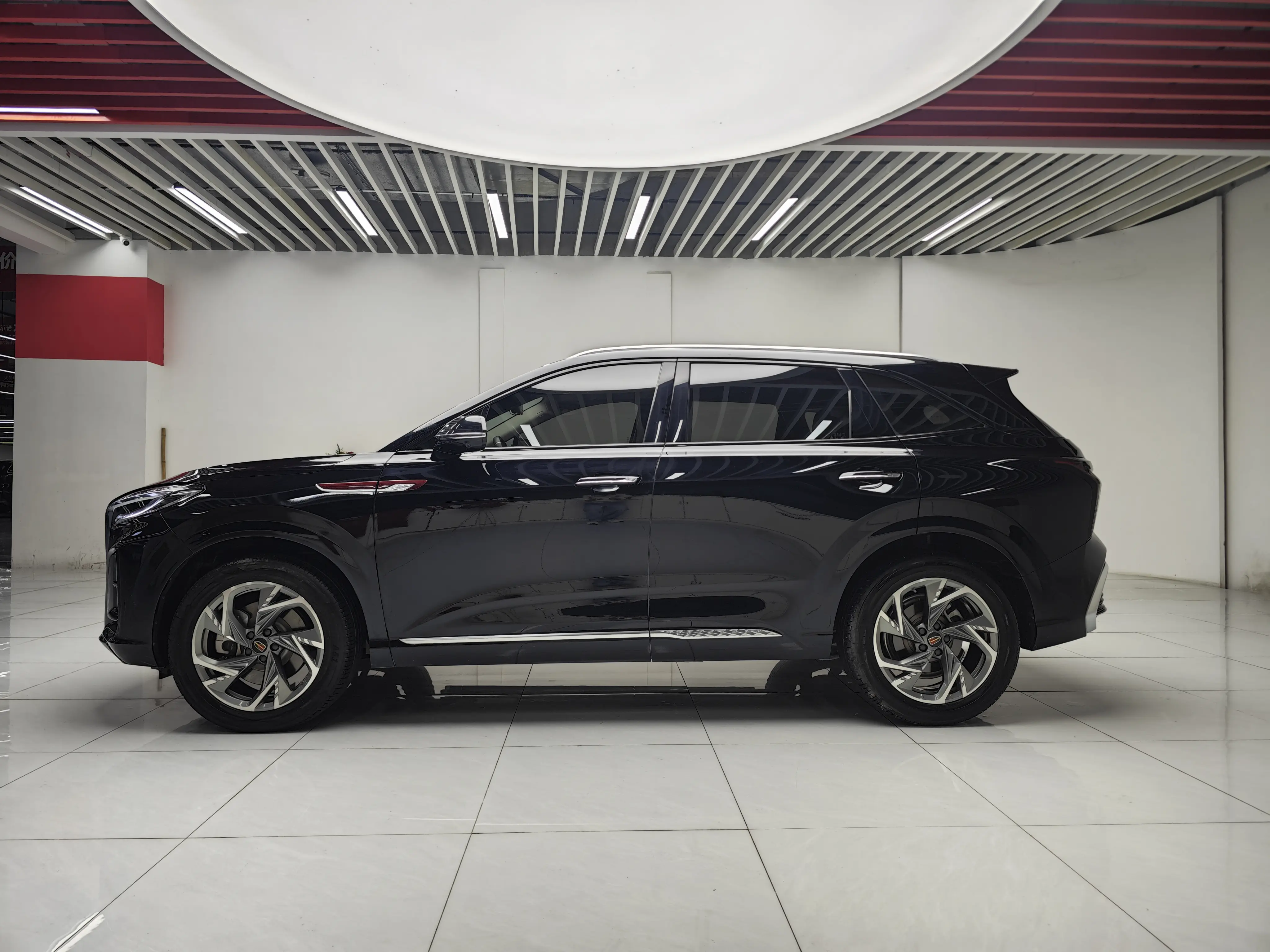 Hongqi HS3  из Китая