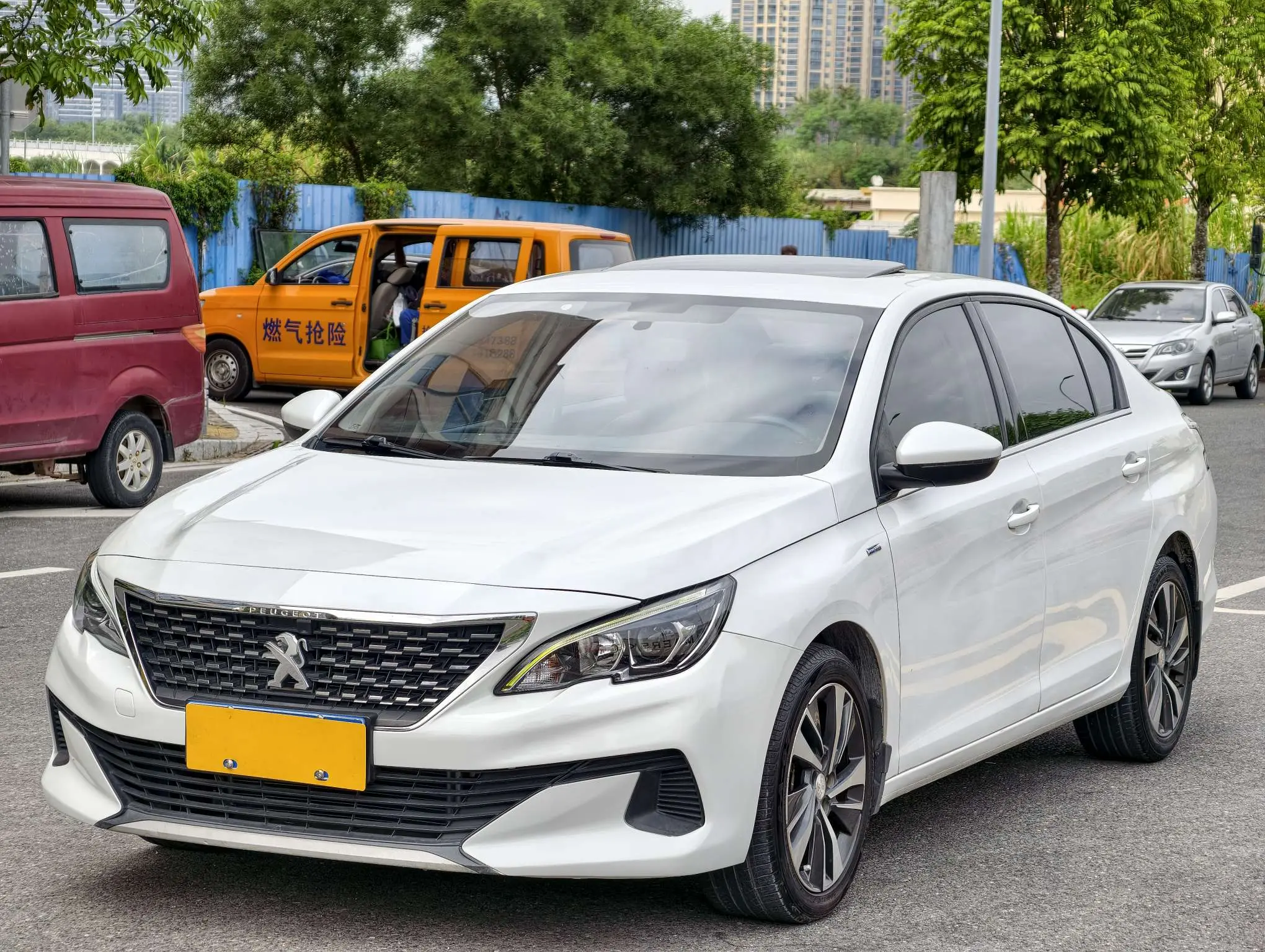 Peugeot 408  из Китая