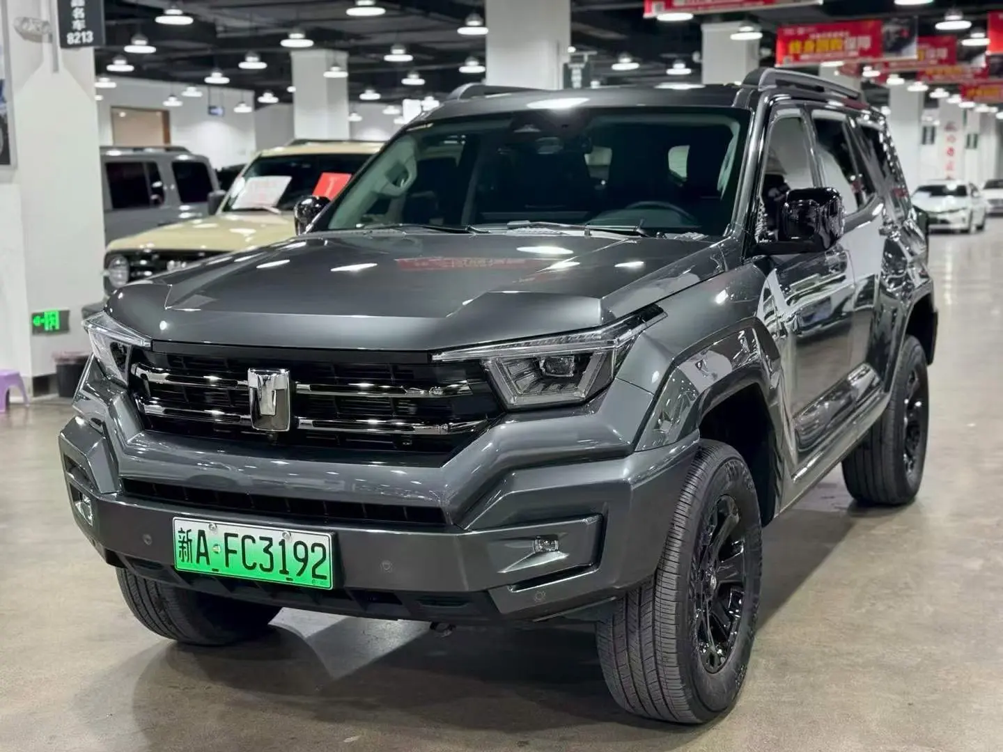 Tank 400 Hi4-T  из Китая