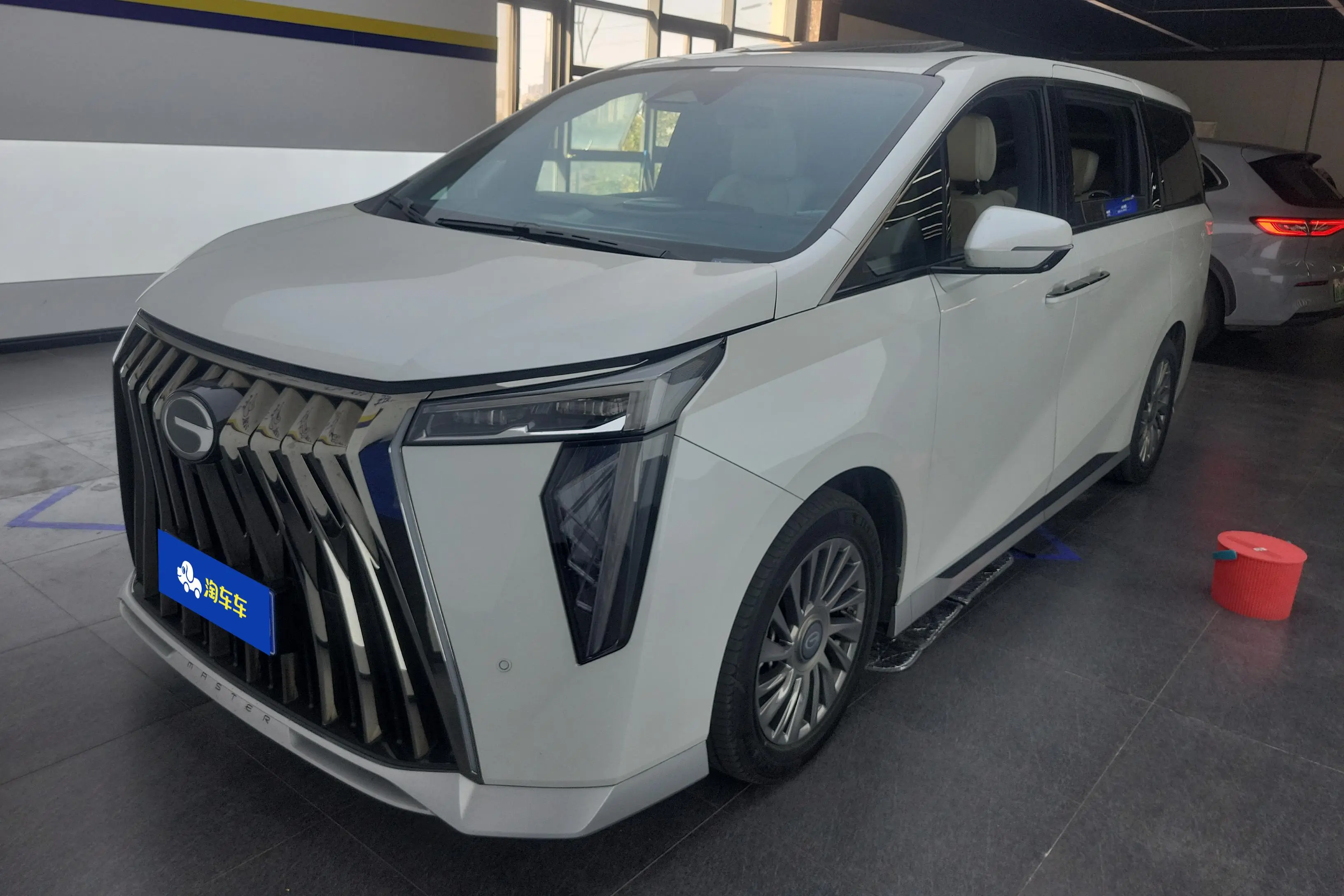 GAC Trumpchi M8  из Китая