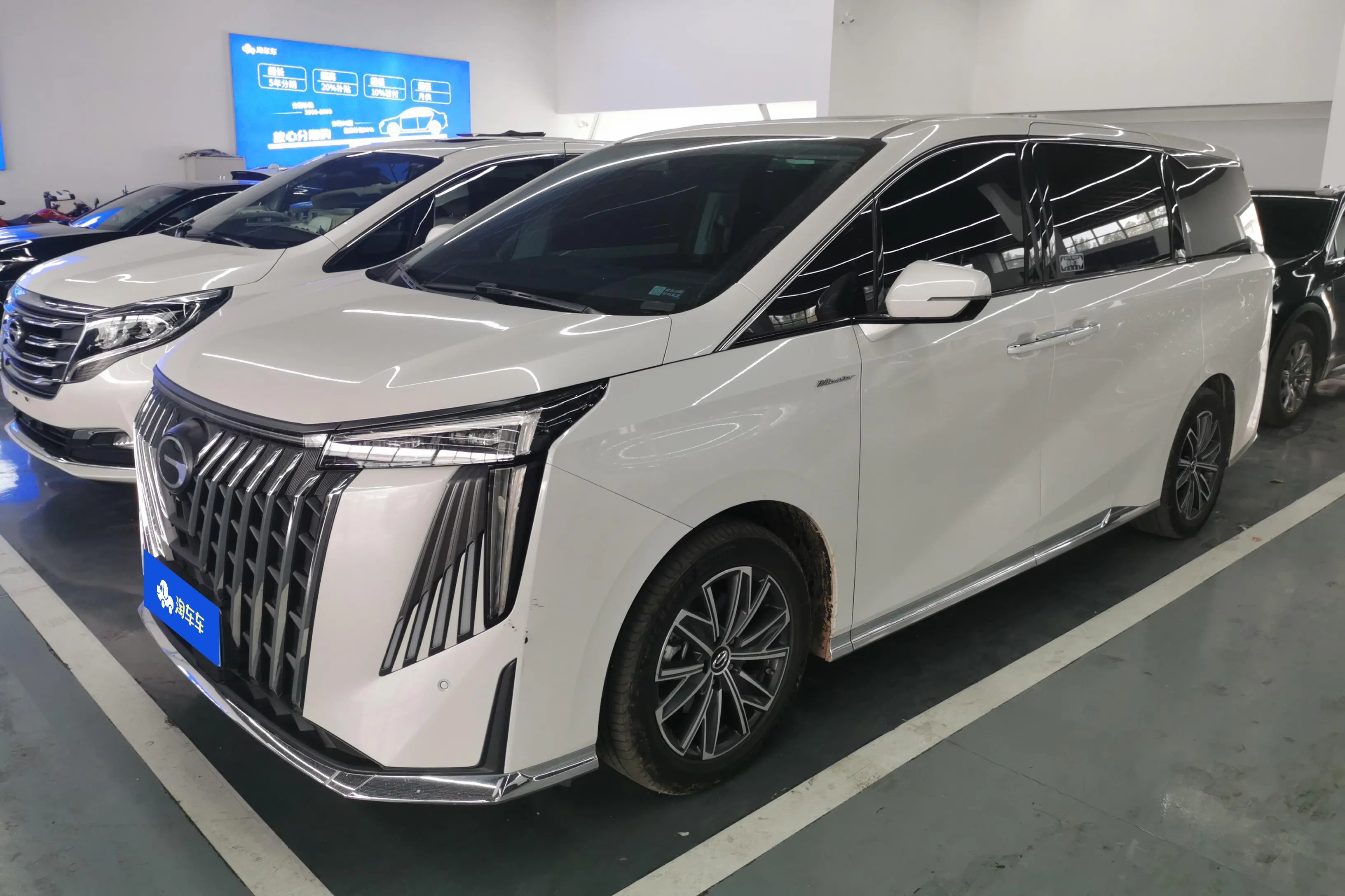 GAC Trumpchi M8  из Китая