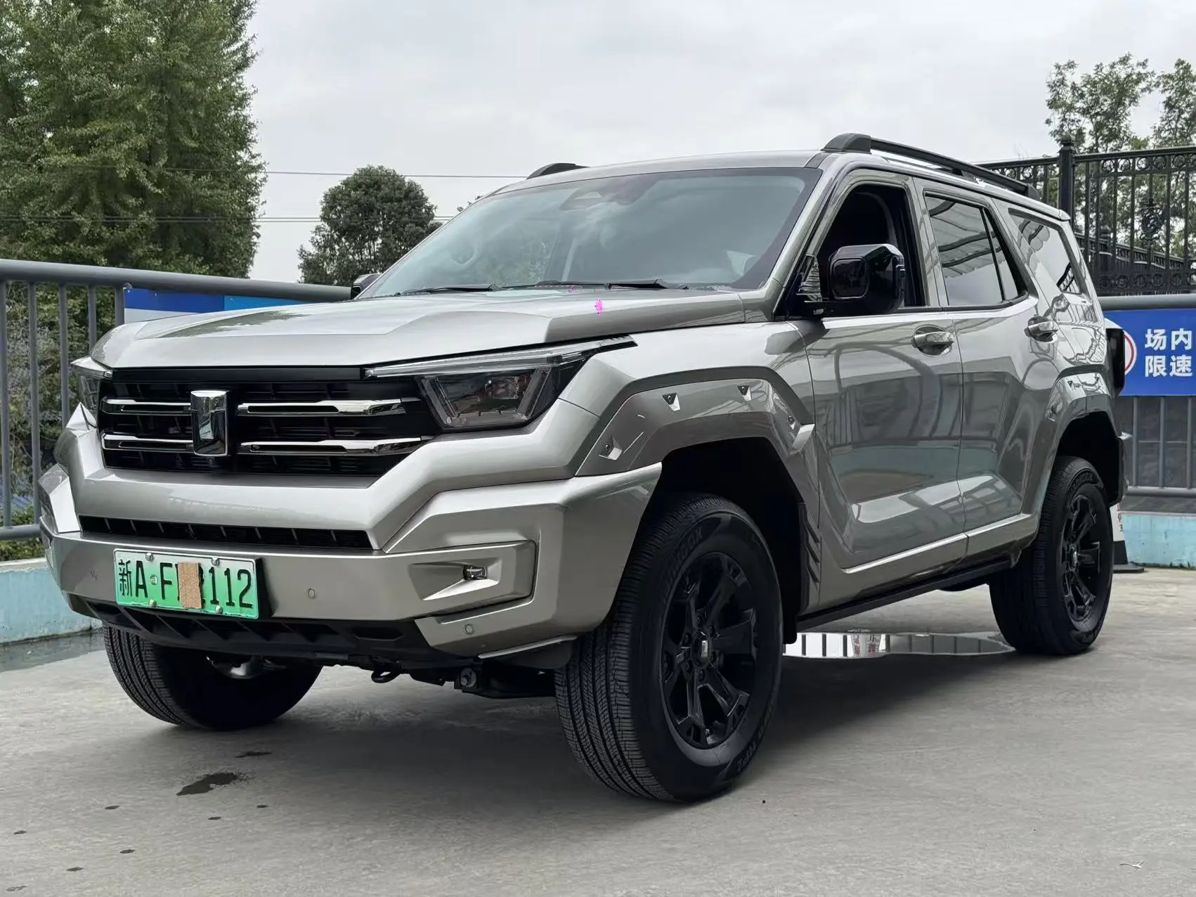 Tank 400 Hi4-T  из Китая