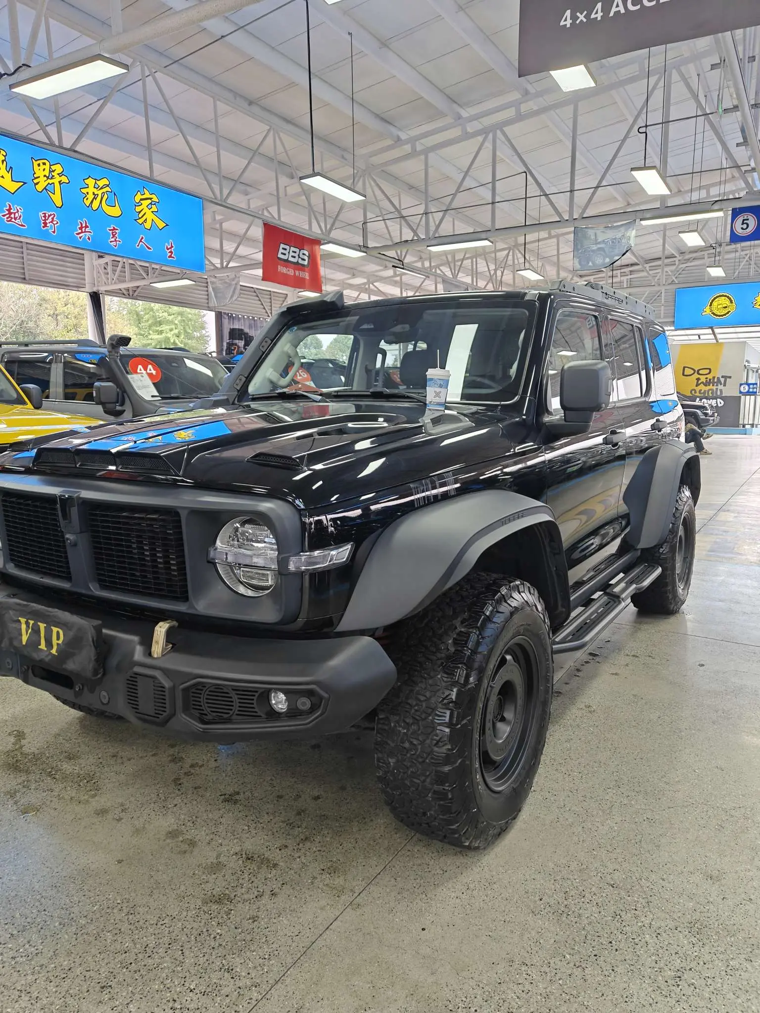 Tank 300  из Китая