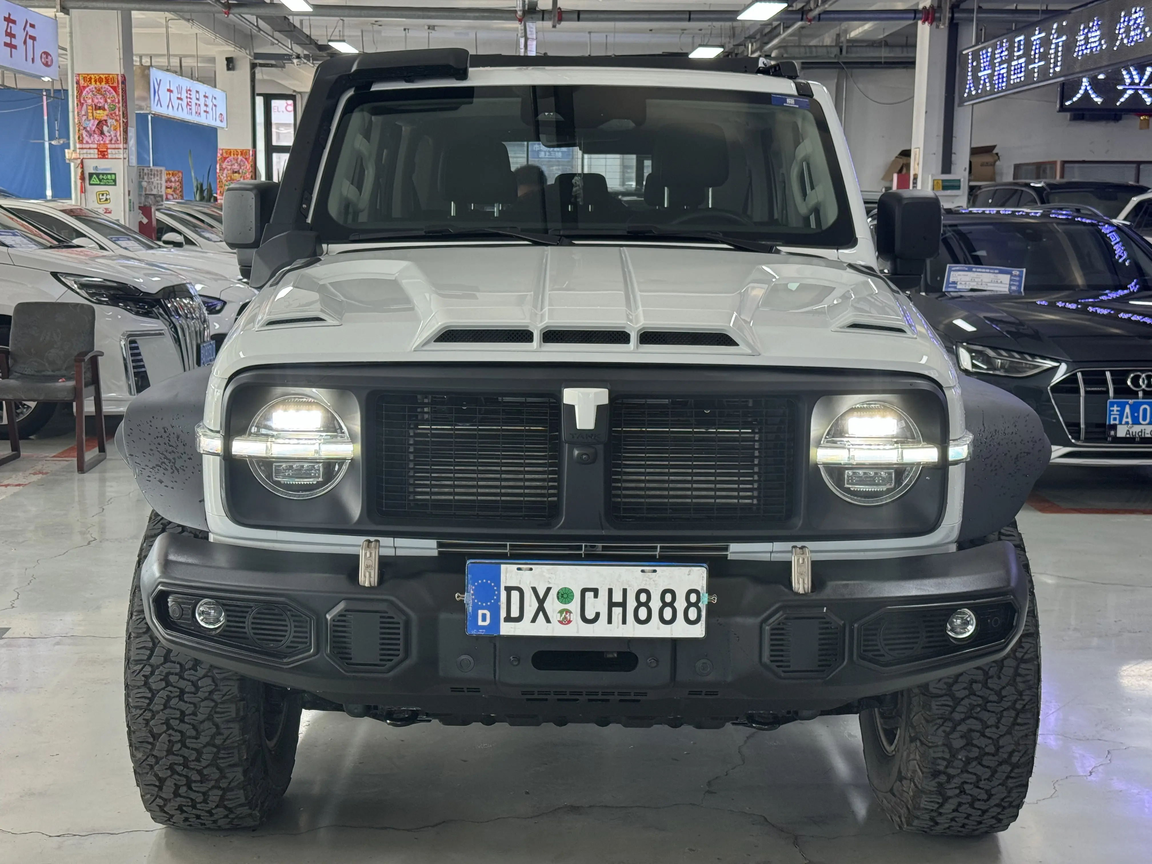 Tank 300  из Китая