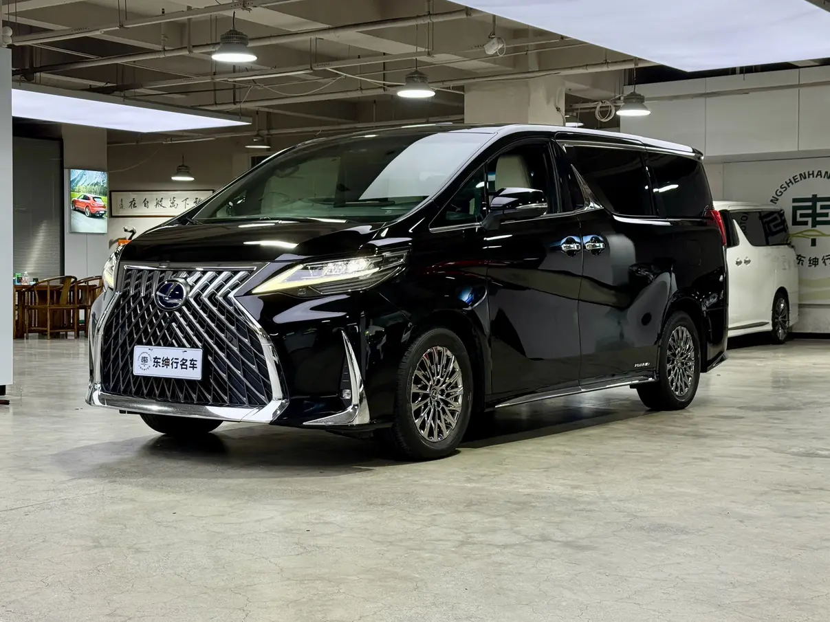 Lexus LM  из Китая