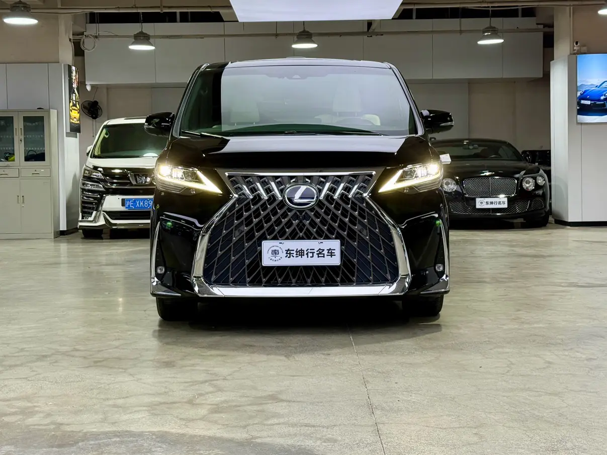 Lexus LM  из Китая