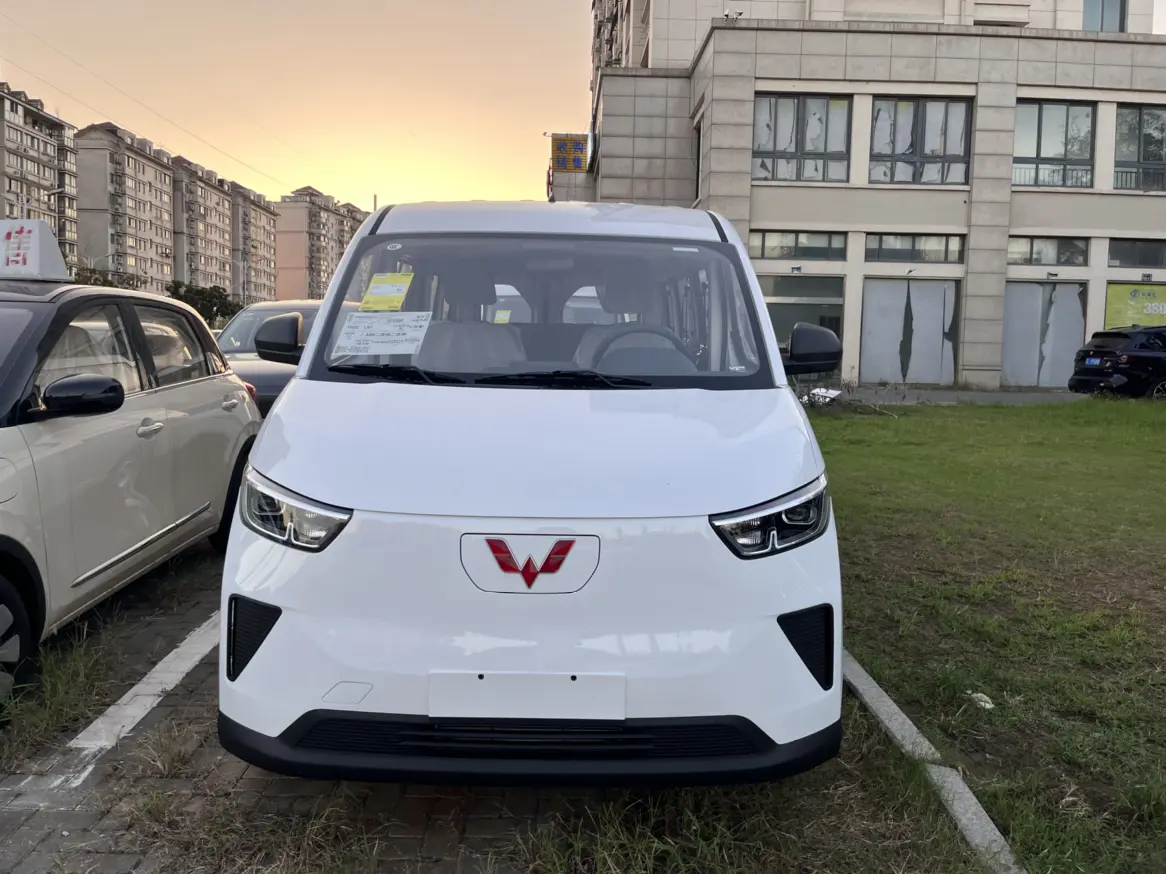 Wuling Yangguang  из Китая