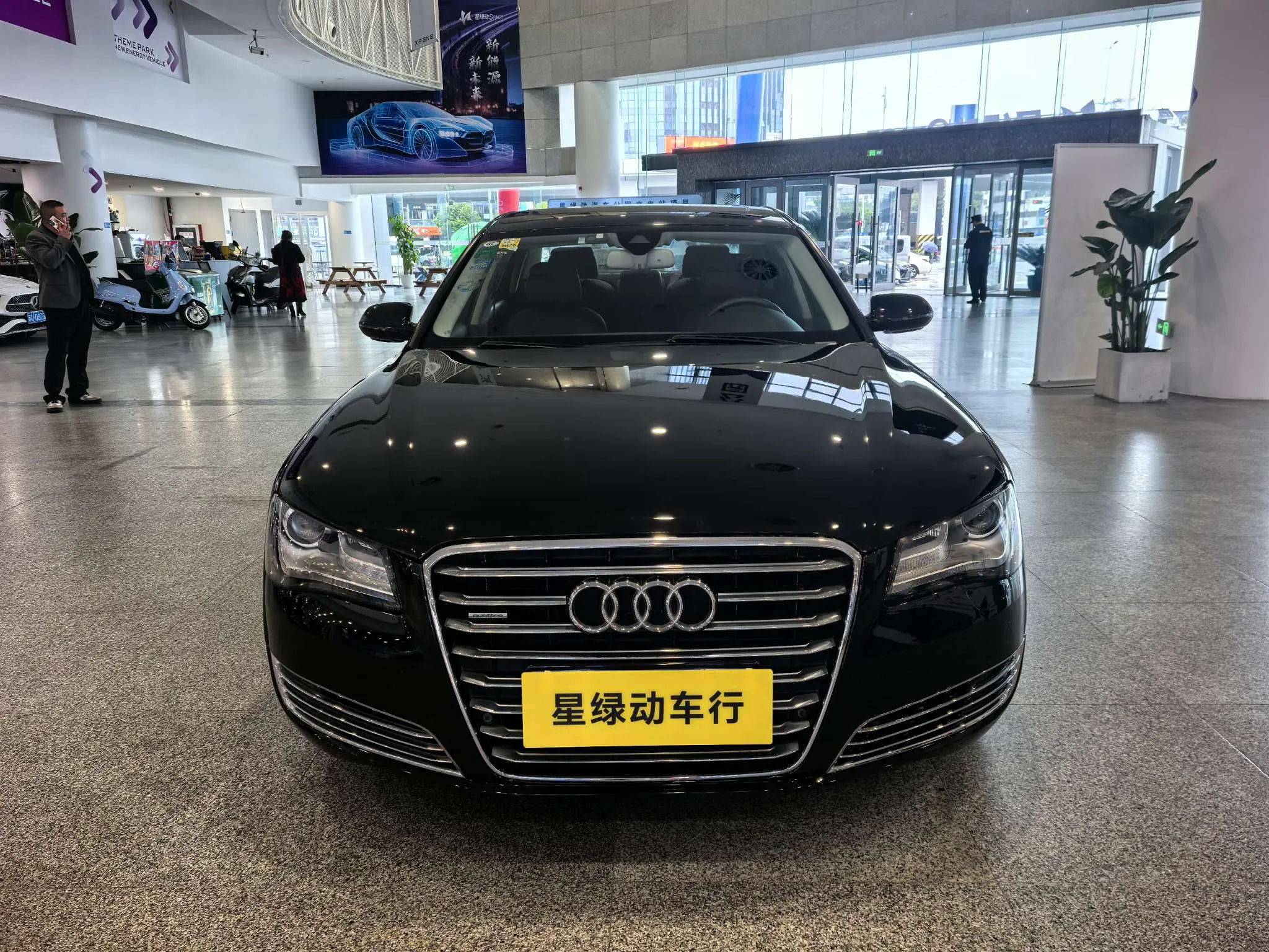 Audi A8  из Китая