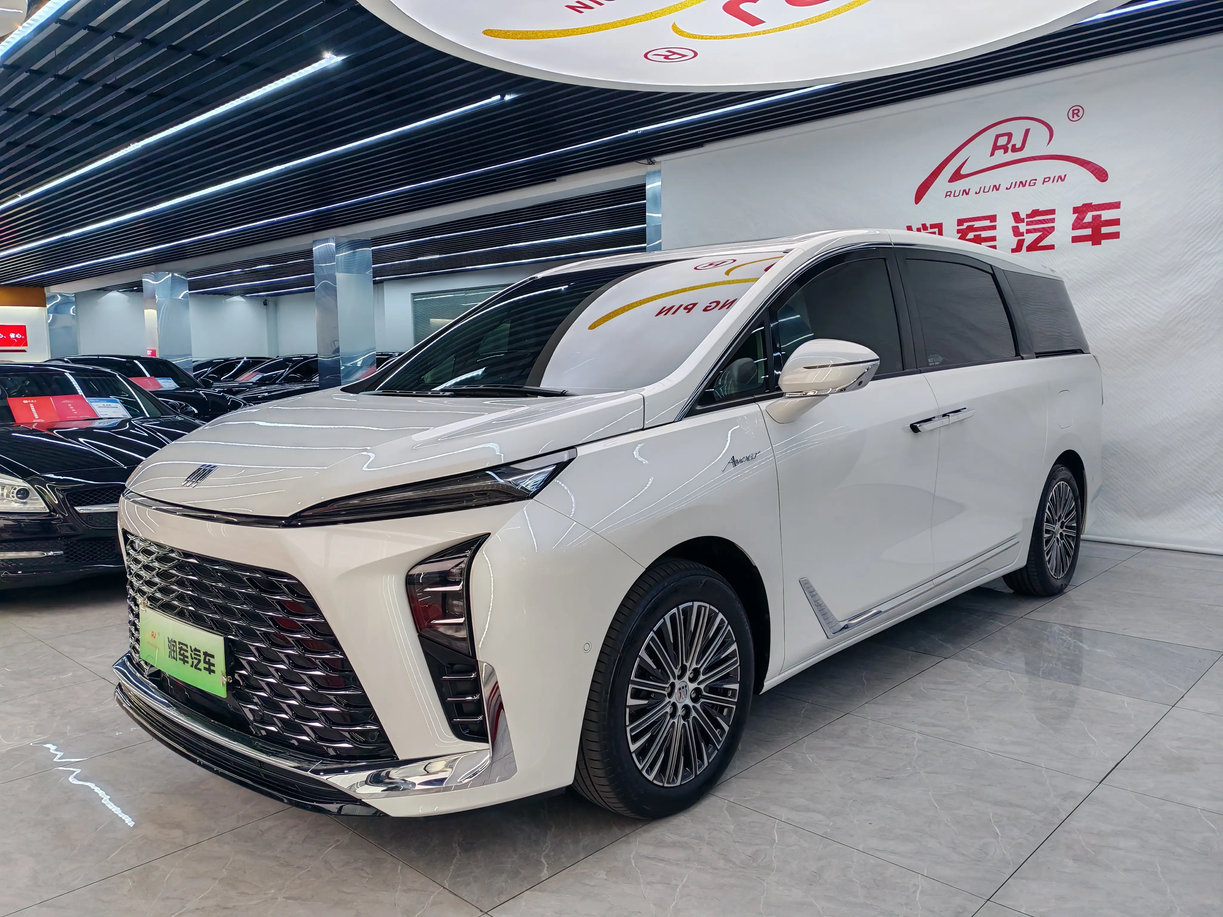 Buick GL8 PHEV  из Китая