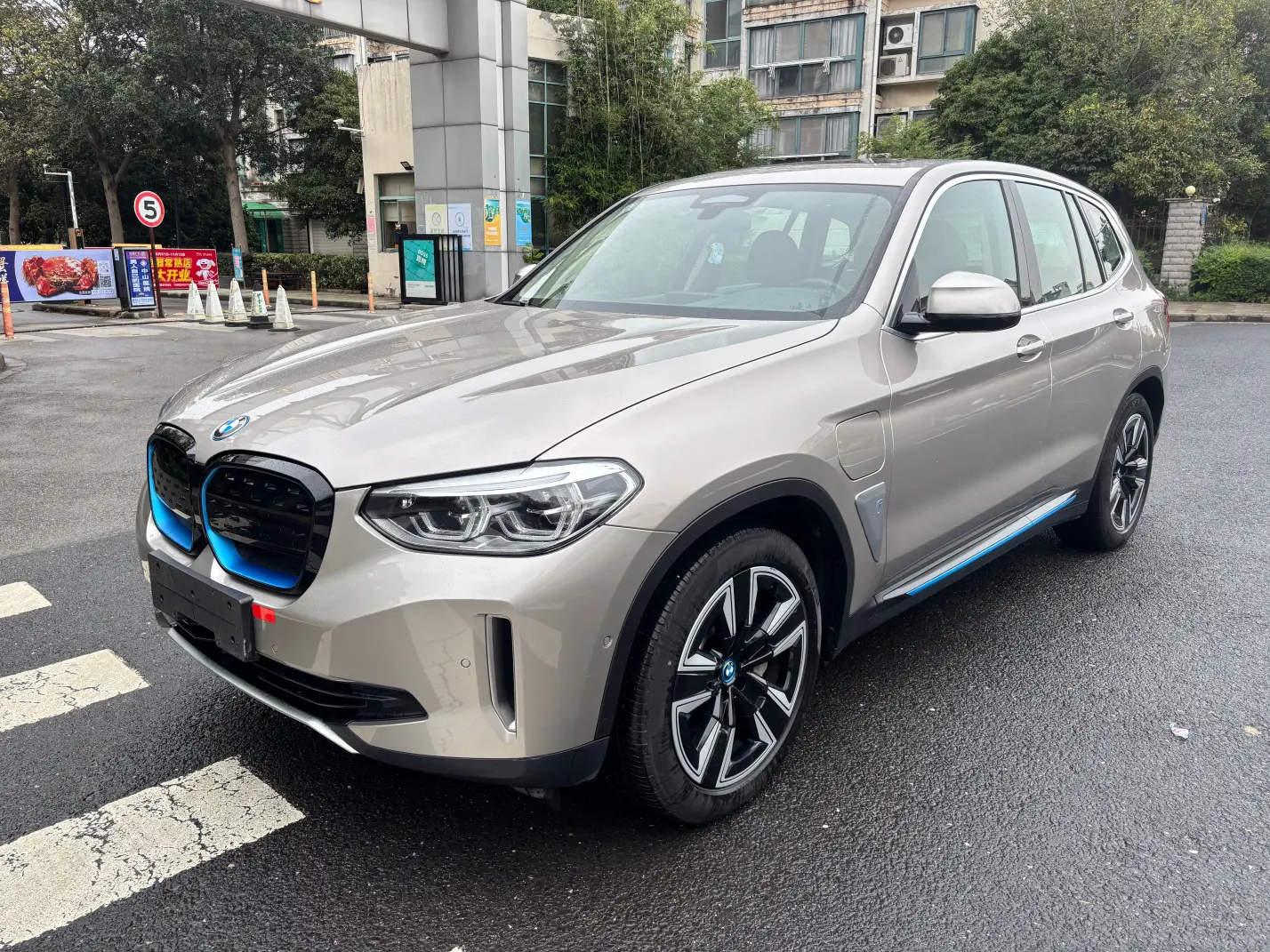 BMW iX3  из Китая