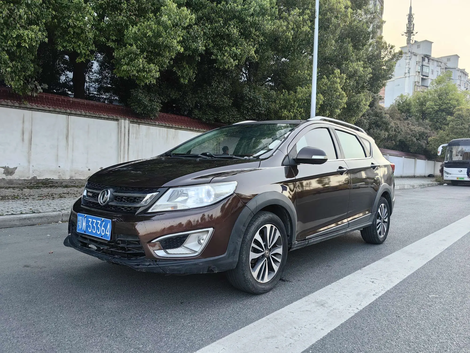 Dongfeng Fengshen AX3  из Китая