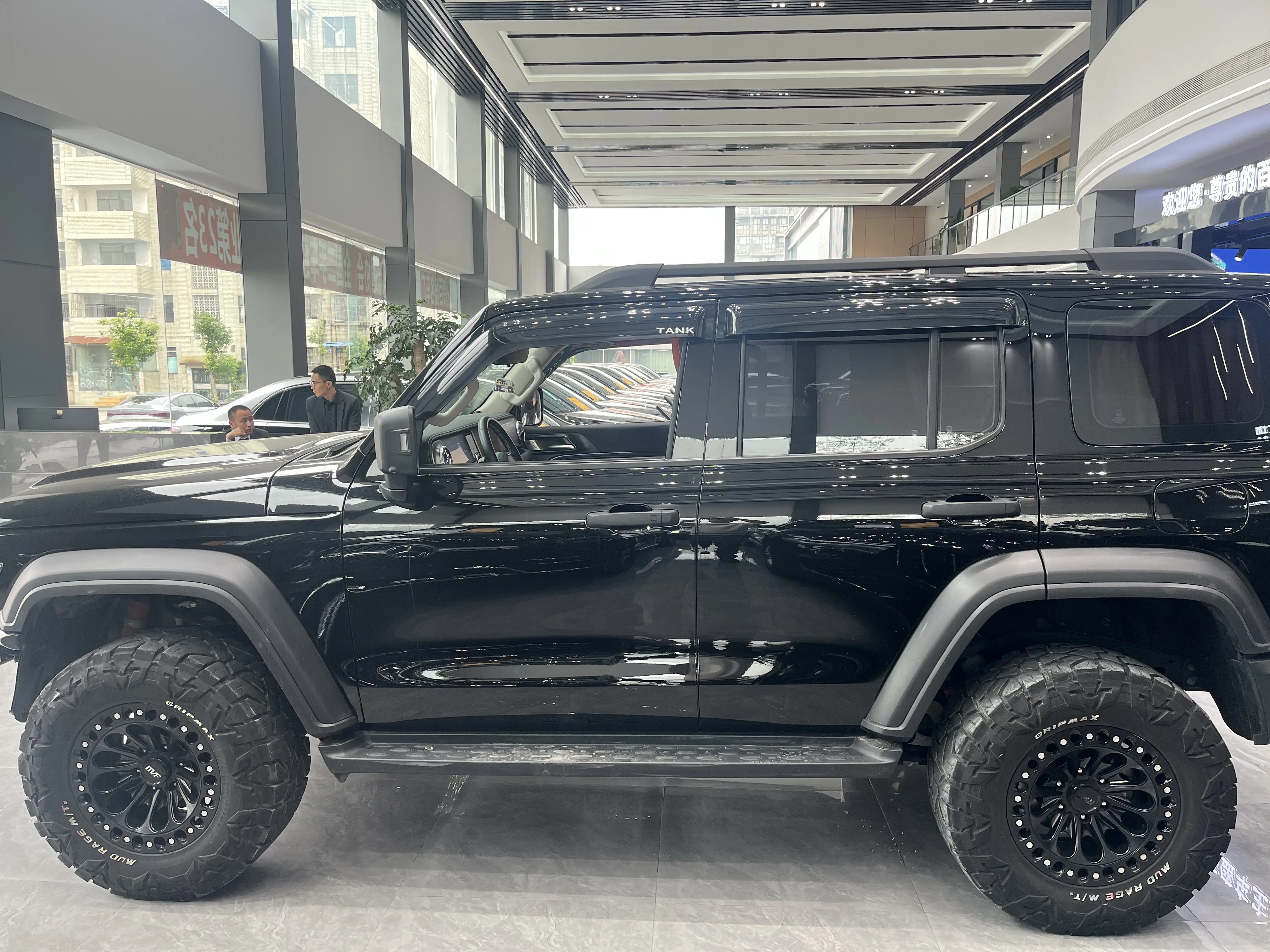 Tank 300  из Китая