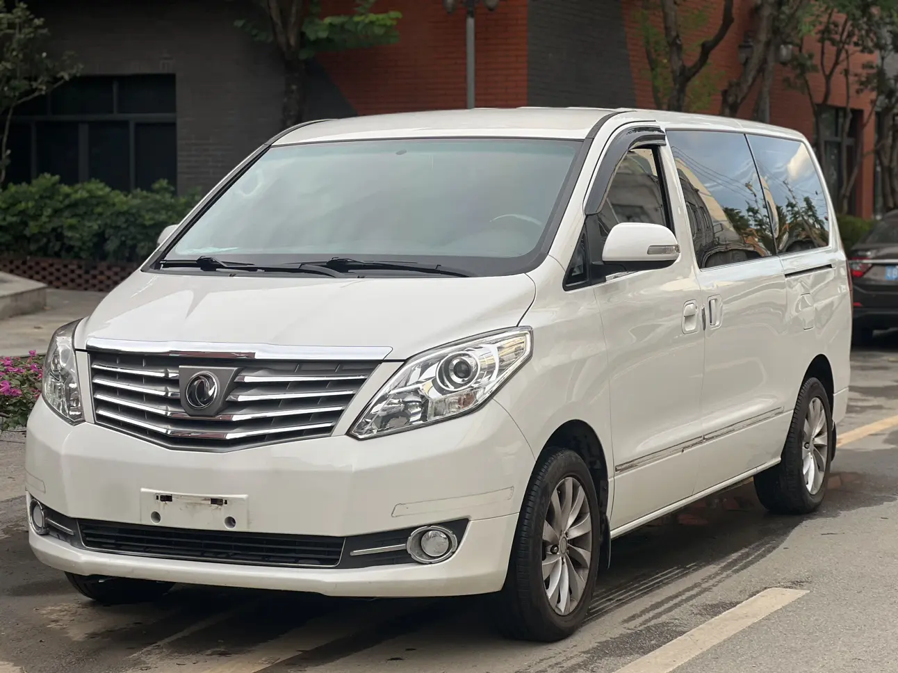 Forthing Fengxing CM7  из Китая