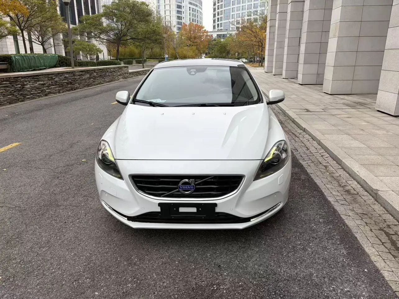 Volvo V40  из Китая