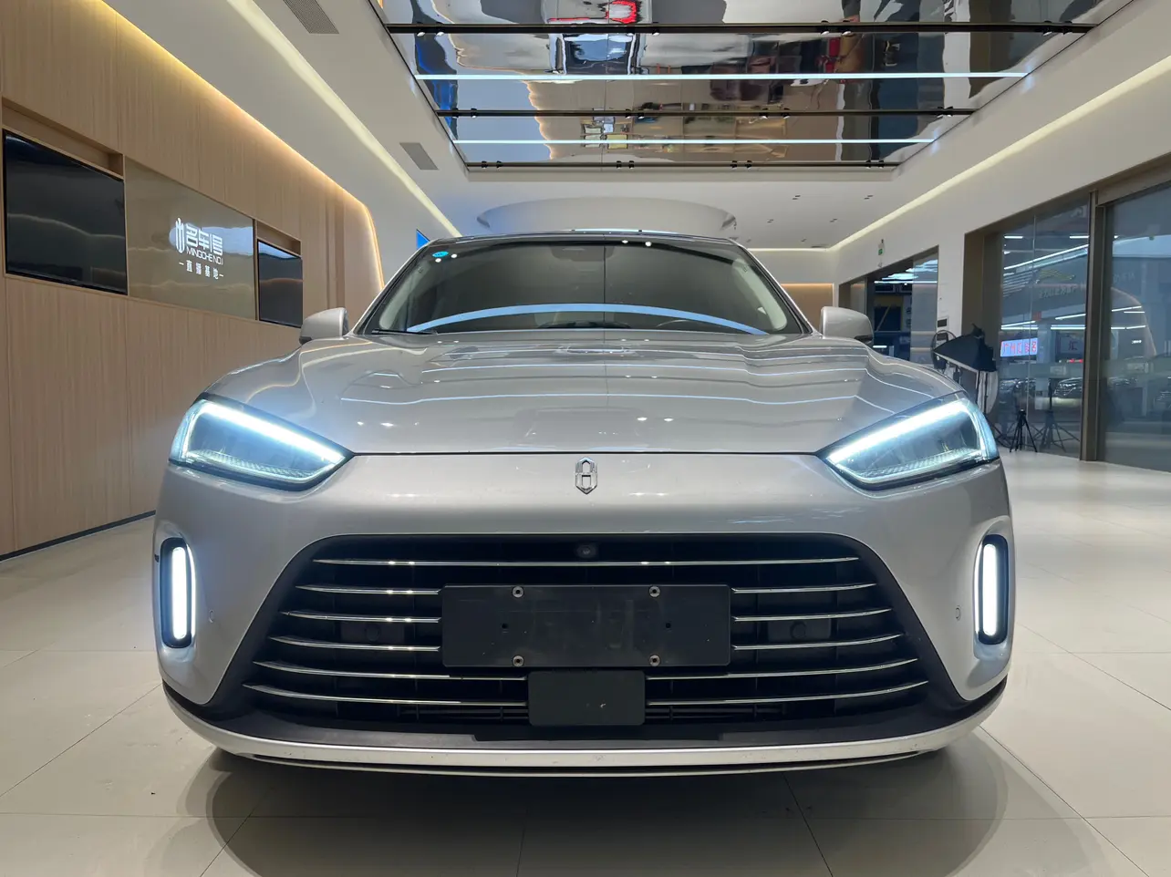 AITO M5 (Wenjie M5)  из Китая