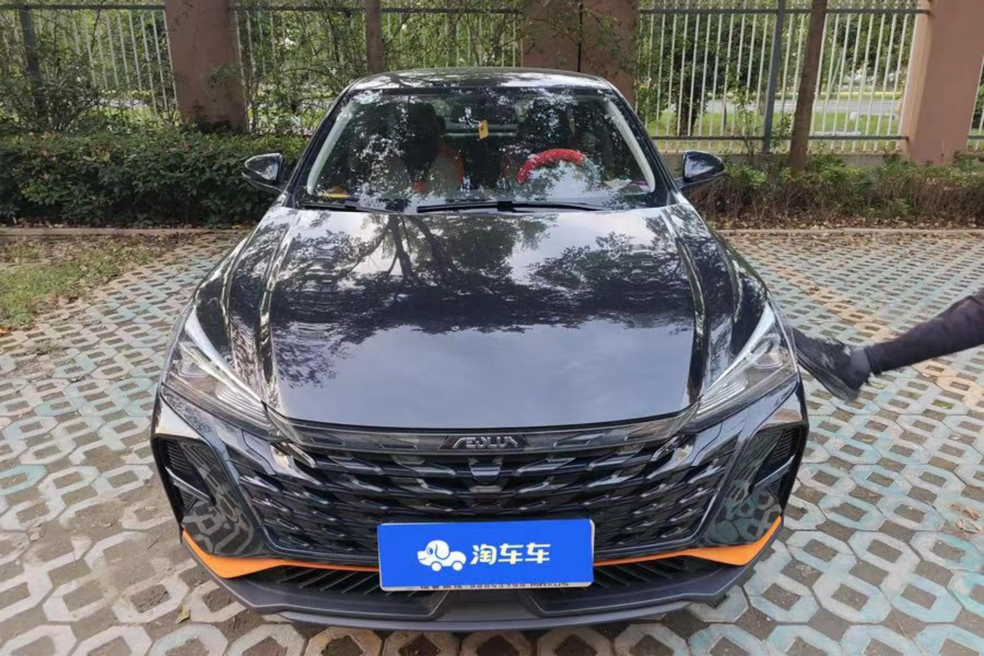 Dongfeng Yixuan  из Китая