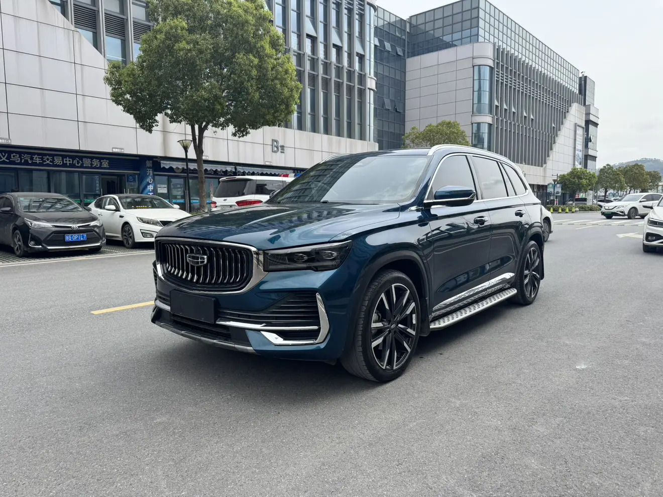 Geely Monjaro (Xingyue L)  из Китая