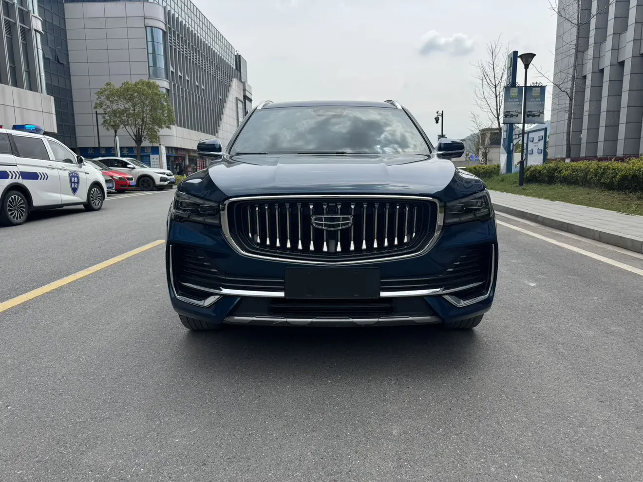 Geely Monjaro (Xingyue L)  из Китая