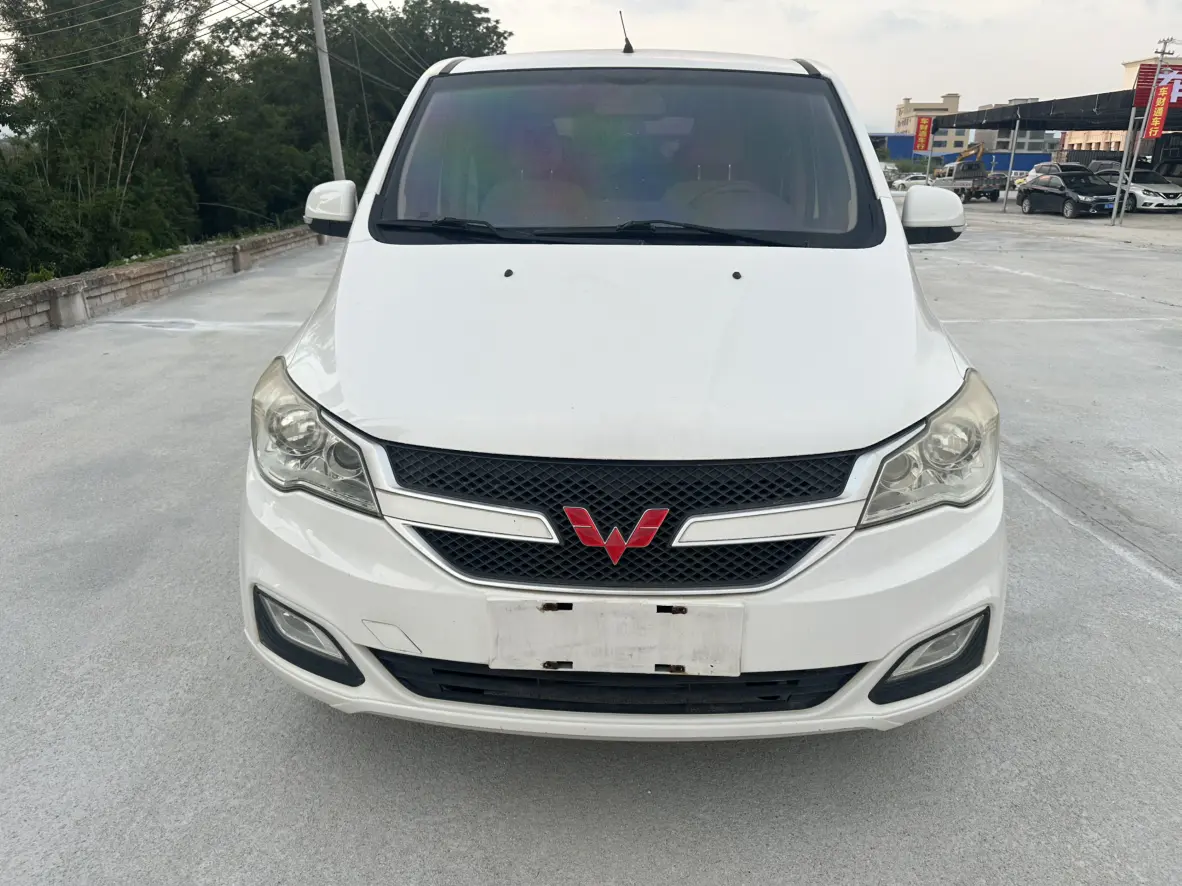 Wuling Hongguang  из Китая