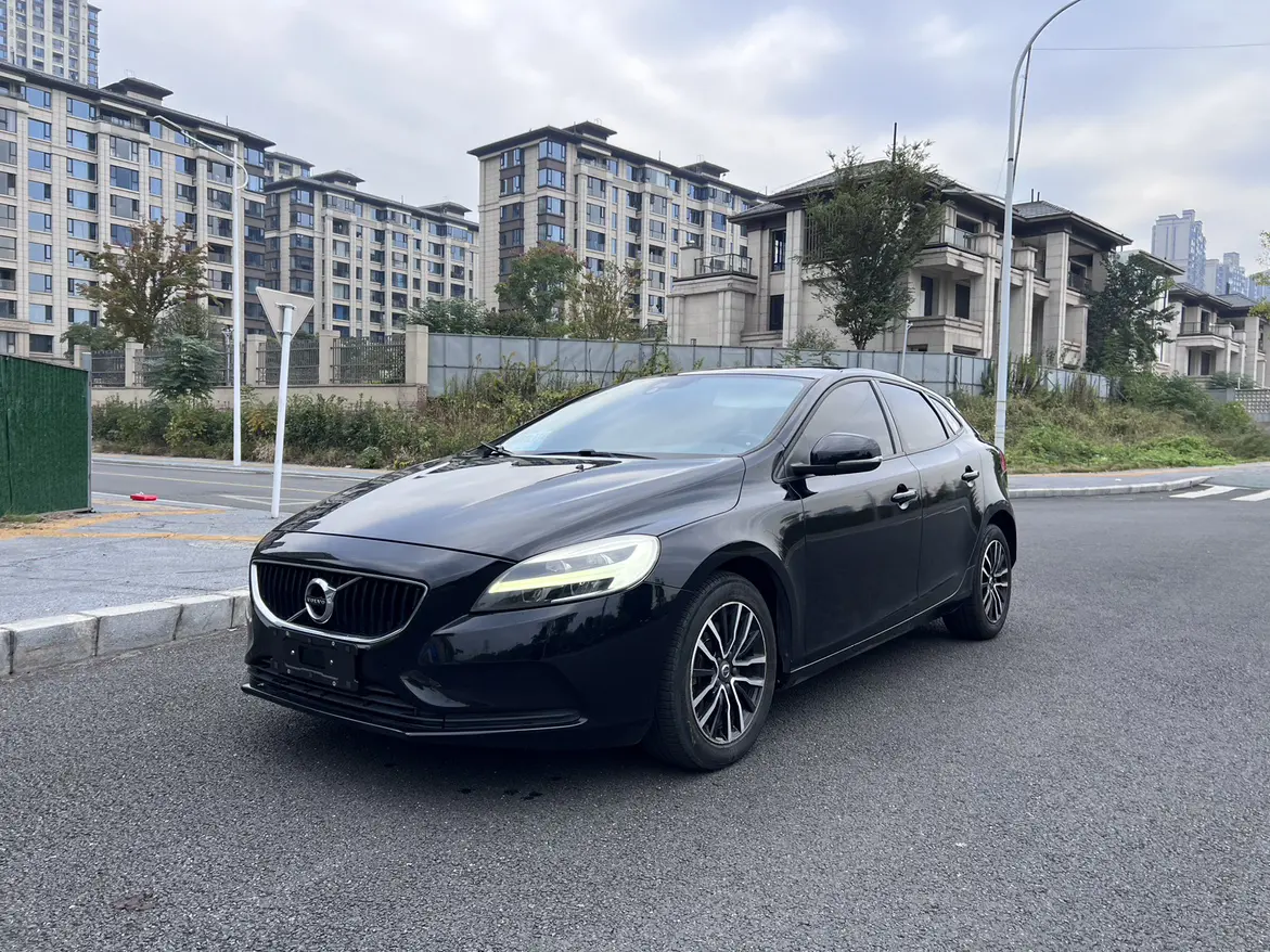 Volvo V40  из Китая
