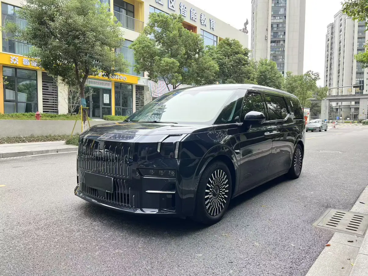 ZEEKR 009  из Китая