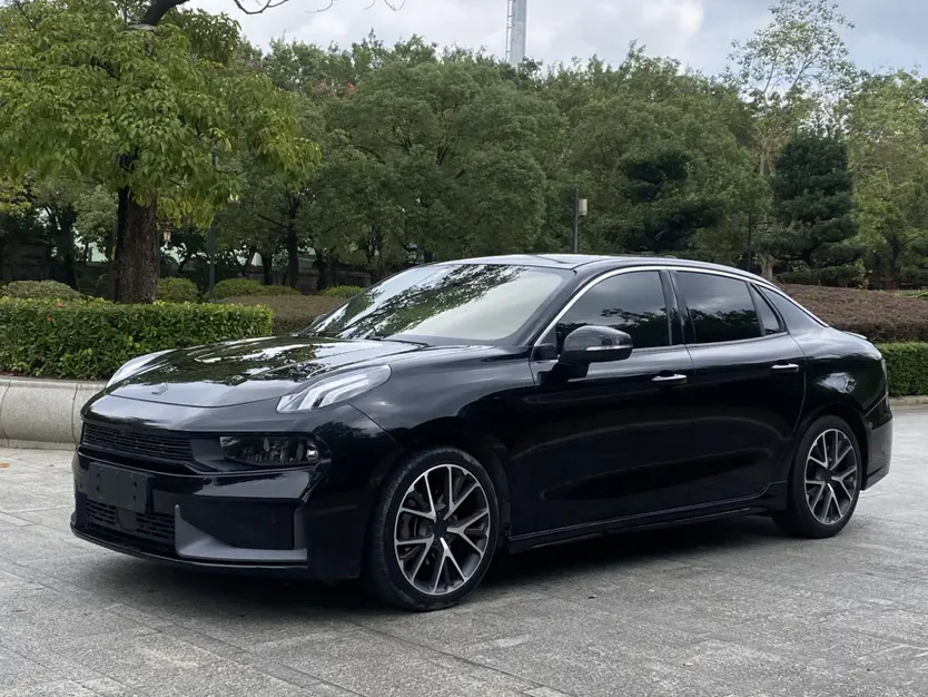 Lynk & Co 03