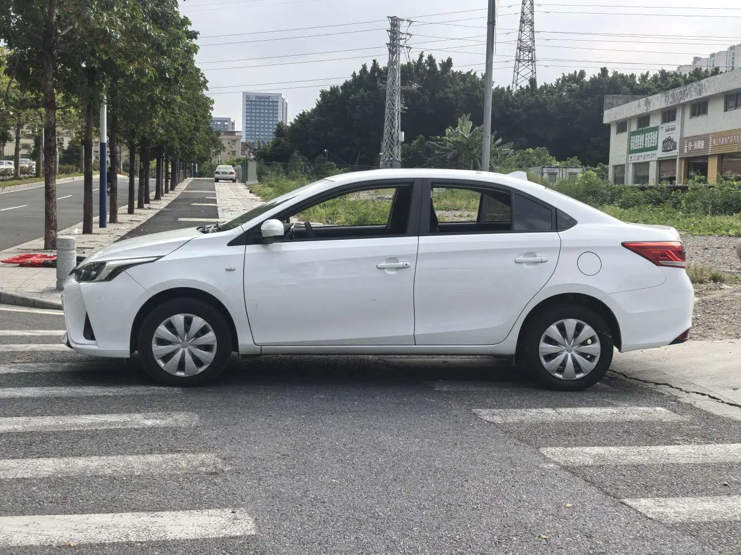 Toyota YARiS L Enjoy  из Китая