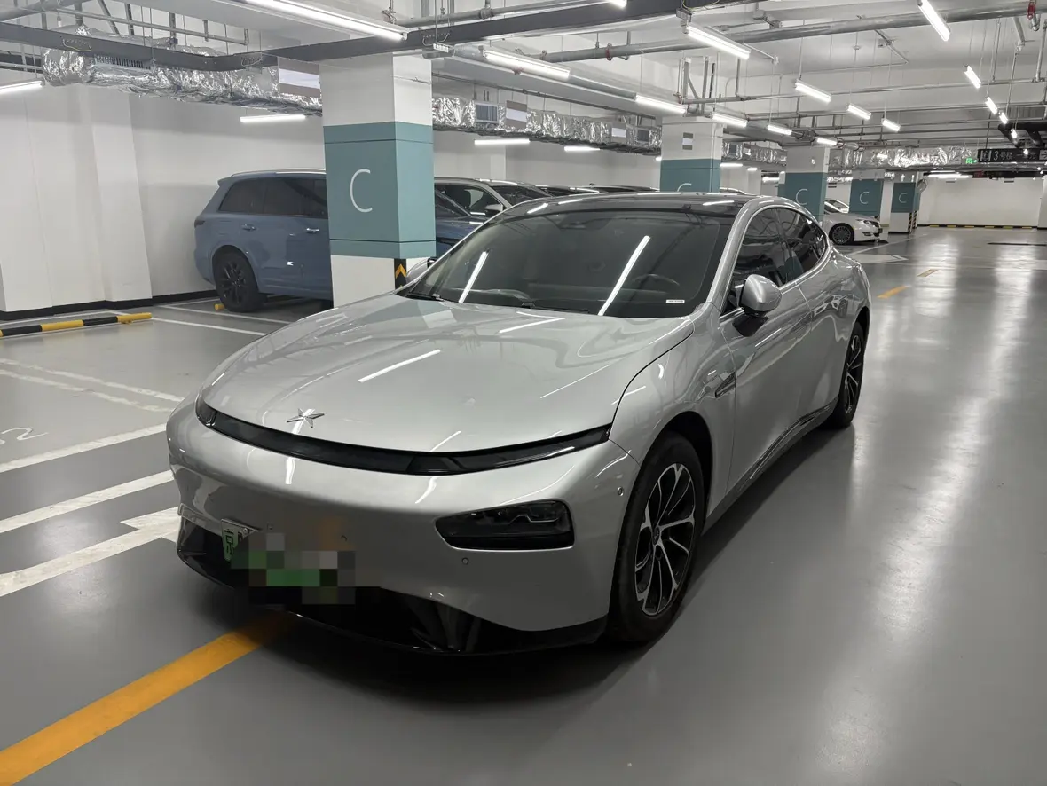 Xpeng P7  из Китая