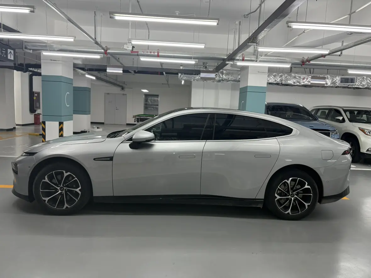 Xpeng P7  из Китая