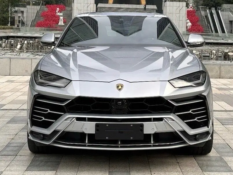 Lamborghini Urus  из Китая