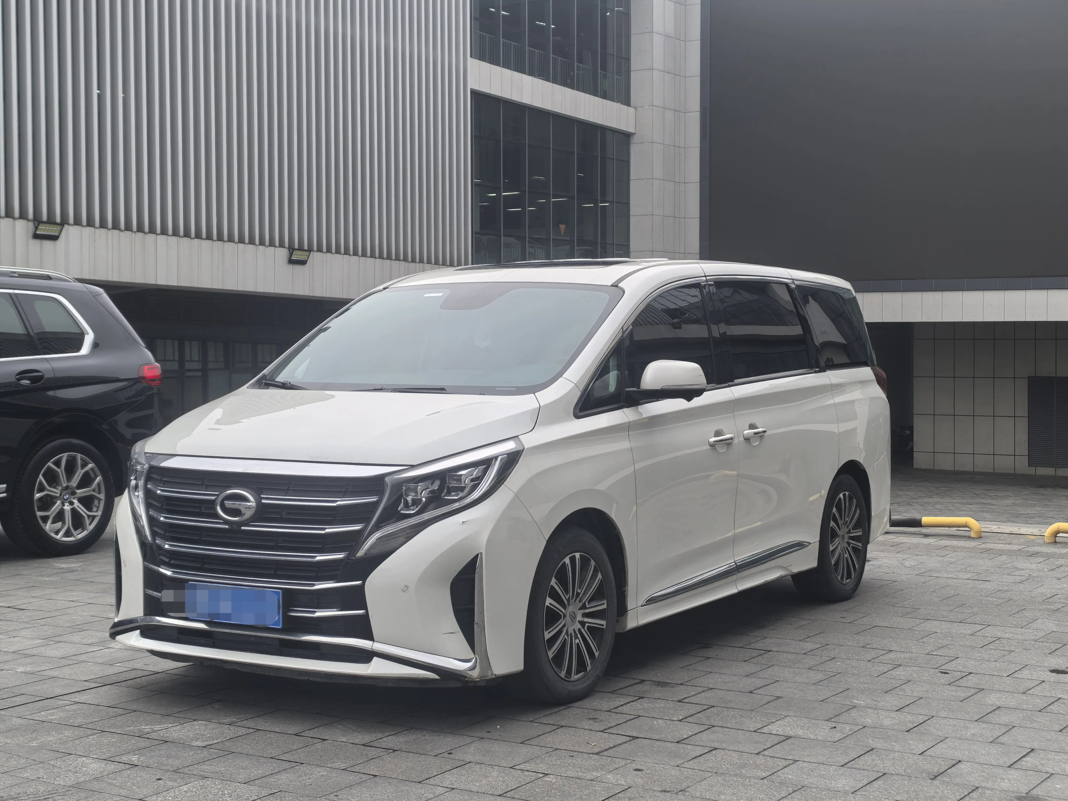 GAC Trumpchi M8  из Китая