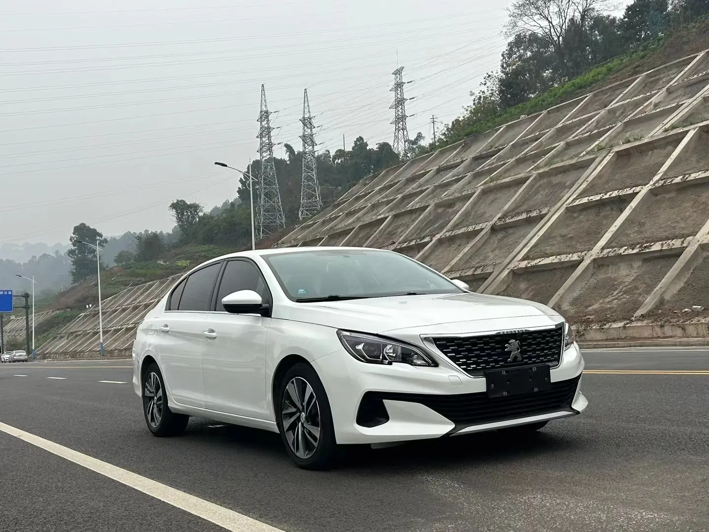 Peugeot 408  из Китая