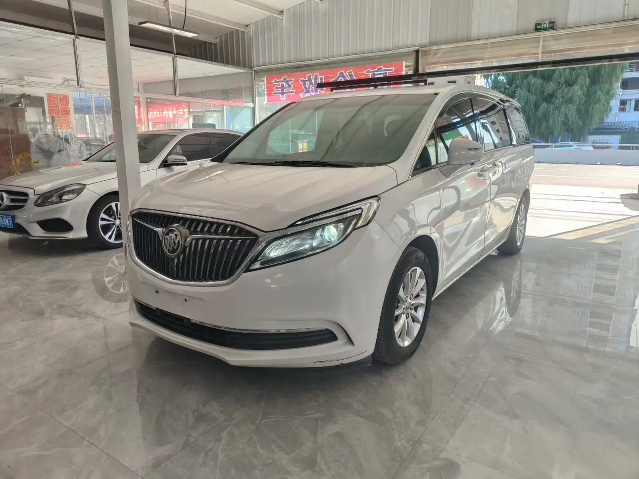 Buick GL8  из Китая