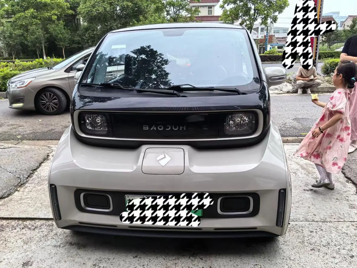 Baojun KiWi EV  из Китая