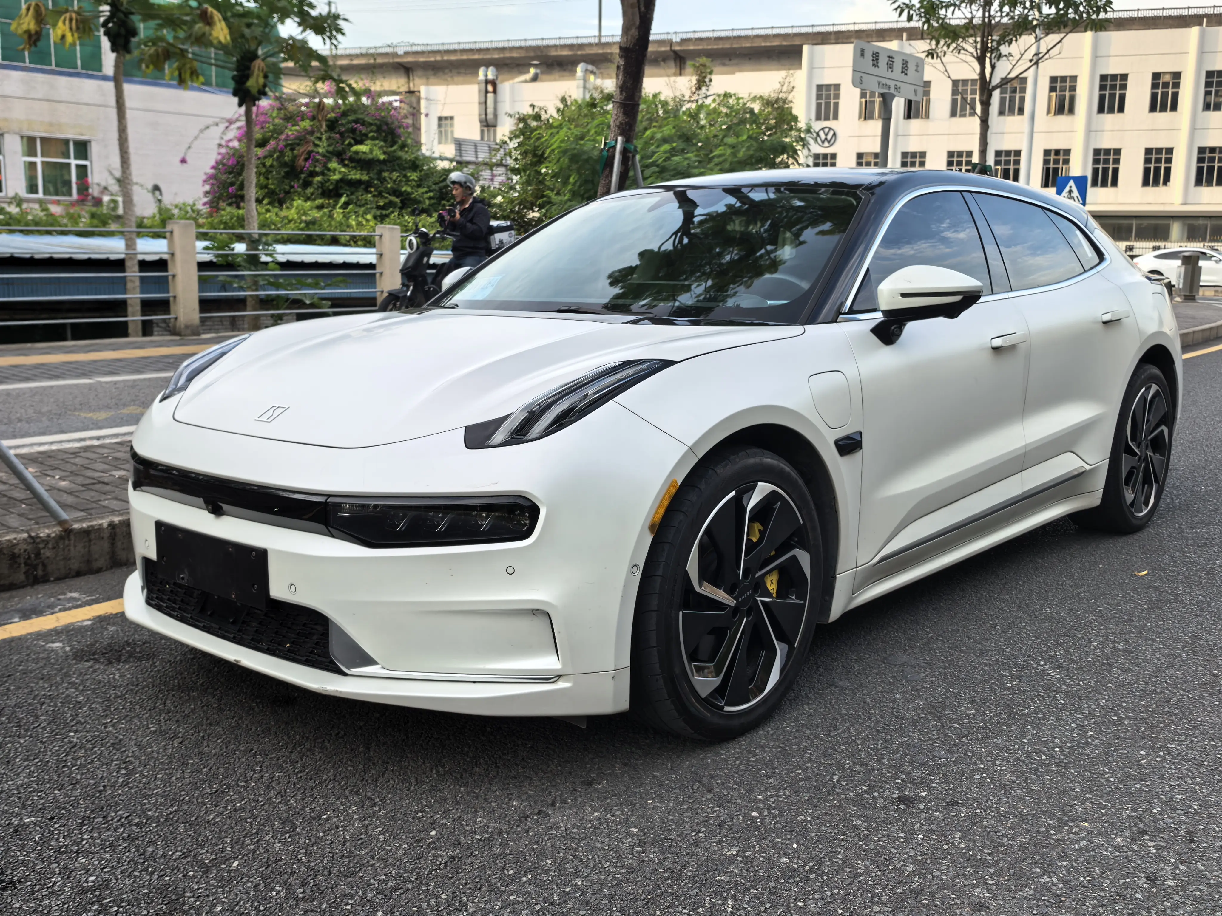 ZEEKR 001  из Китая