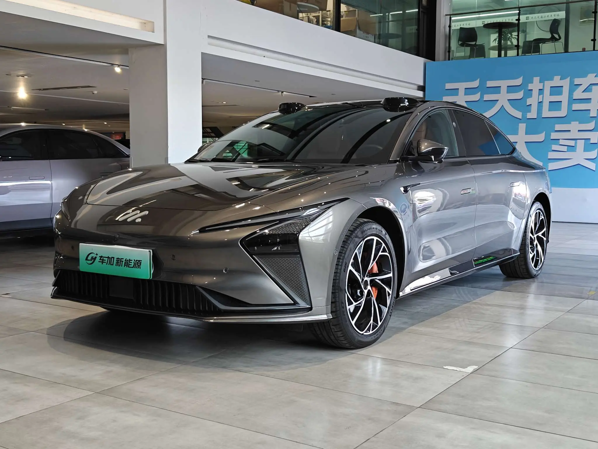 Zhiji L7  из Китая