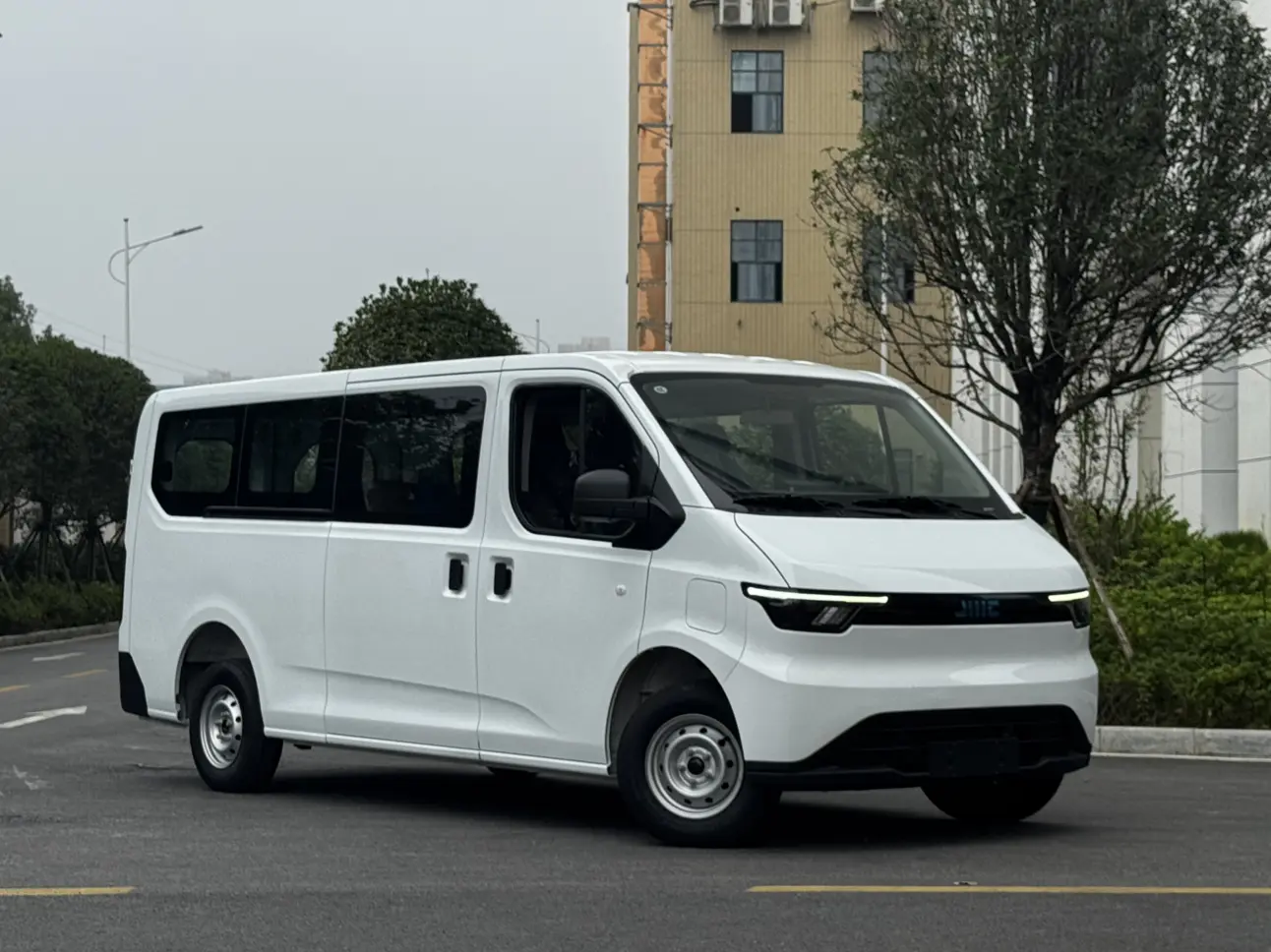 Jiangling E Fushun  из Китая