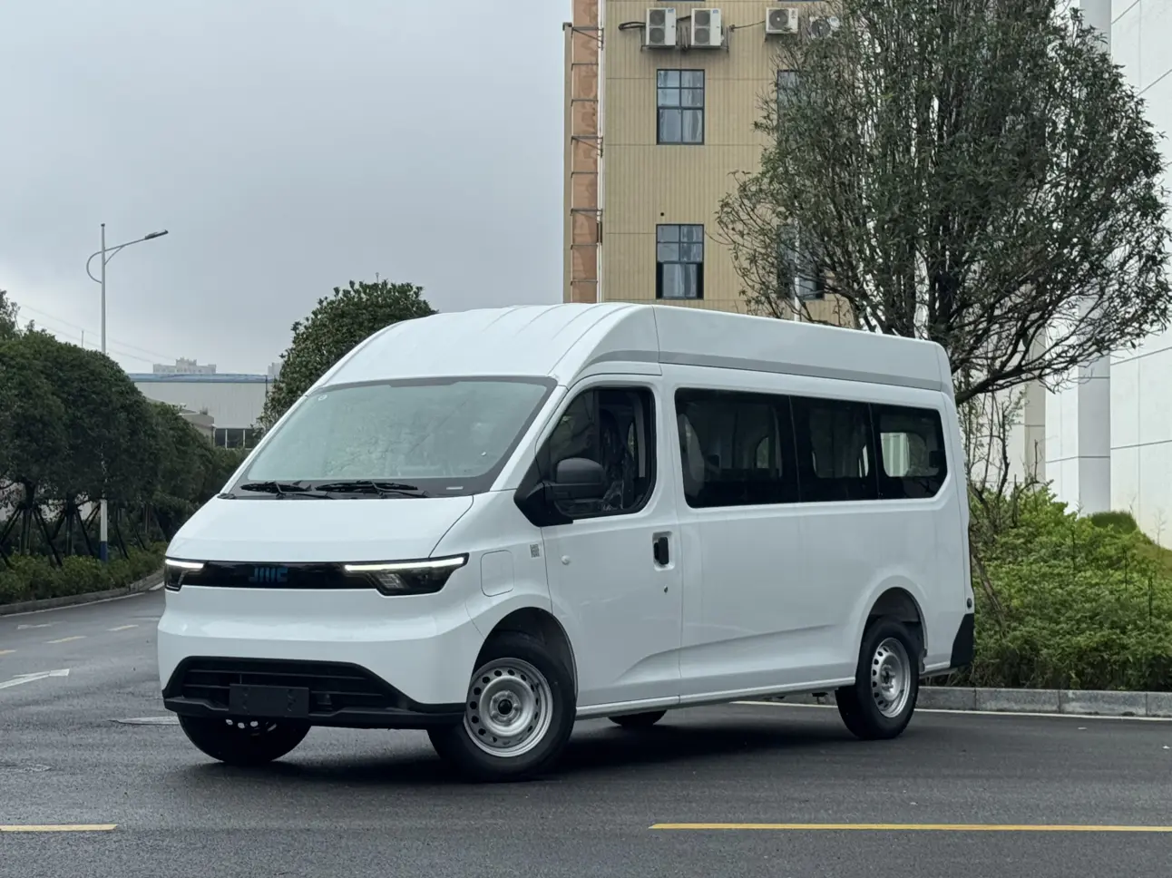 Jiangling E Fushun  из Китая