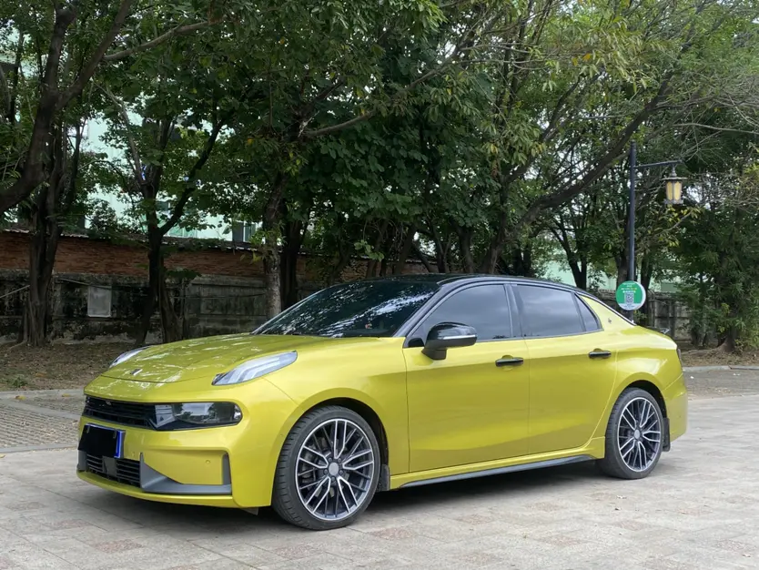 Lynk & Co 03