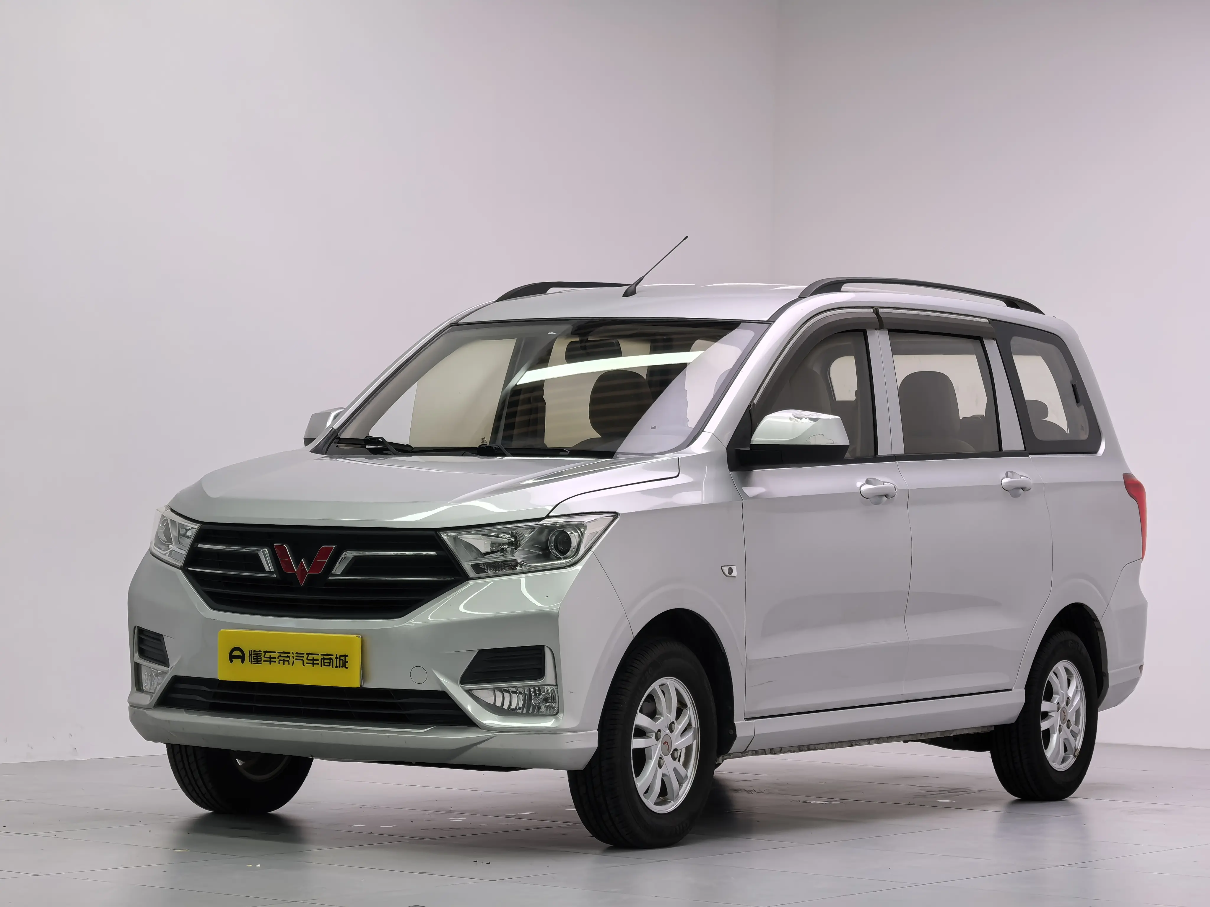 Wuling Hongguang  из Китая