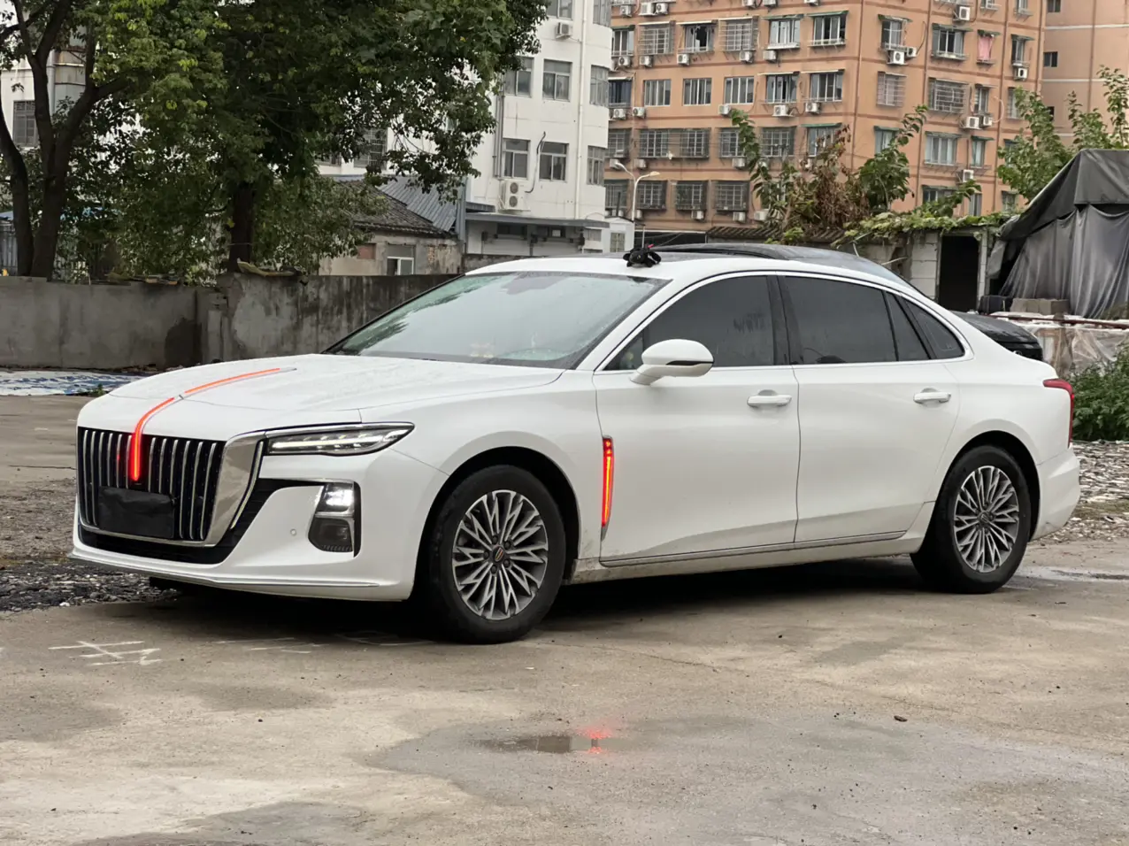 Hongqi H5  из Китая