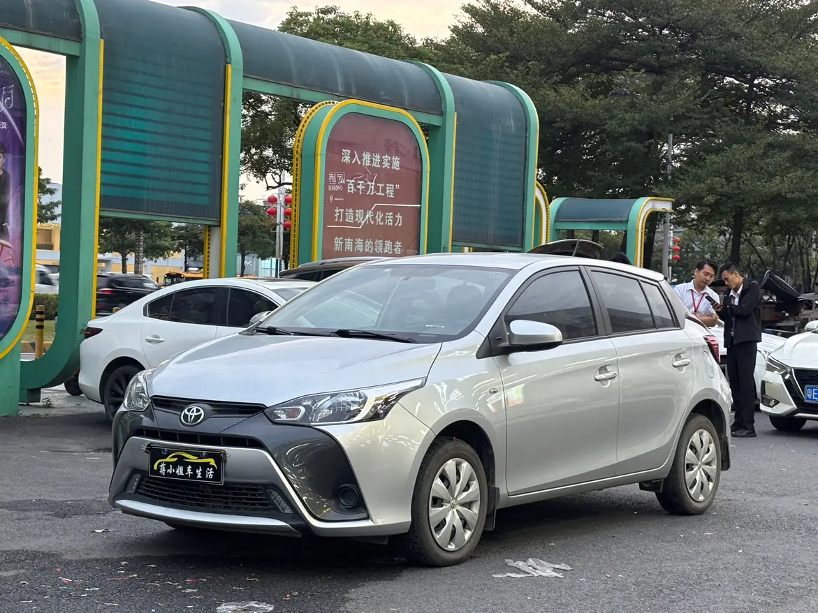 Toyota YARiS L Enjoy  из Китая