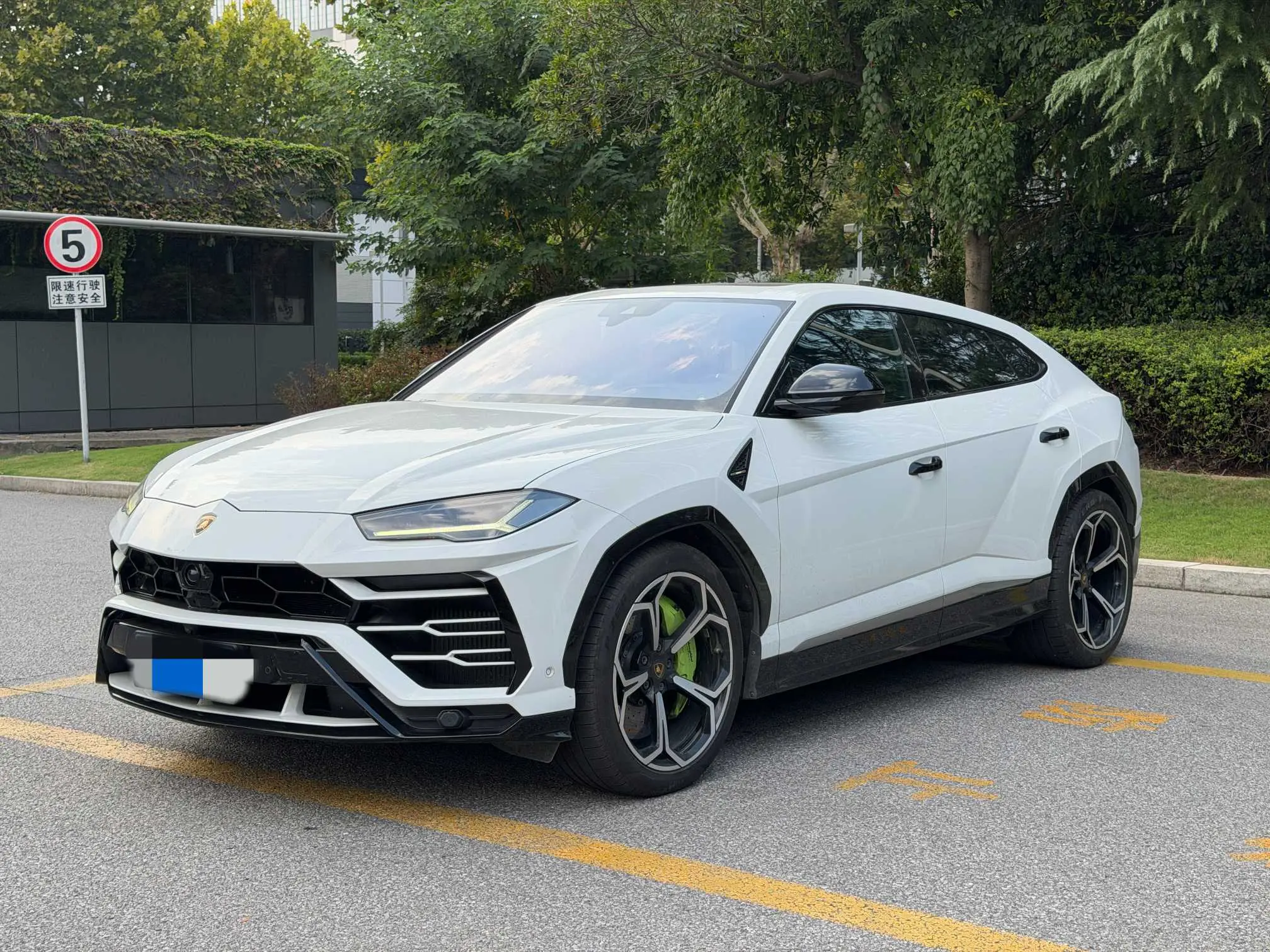 Lamborghini Urus  из Китая