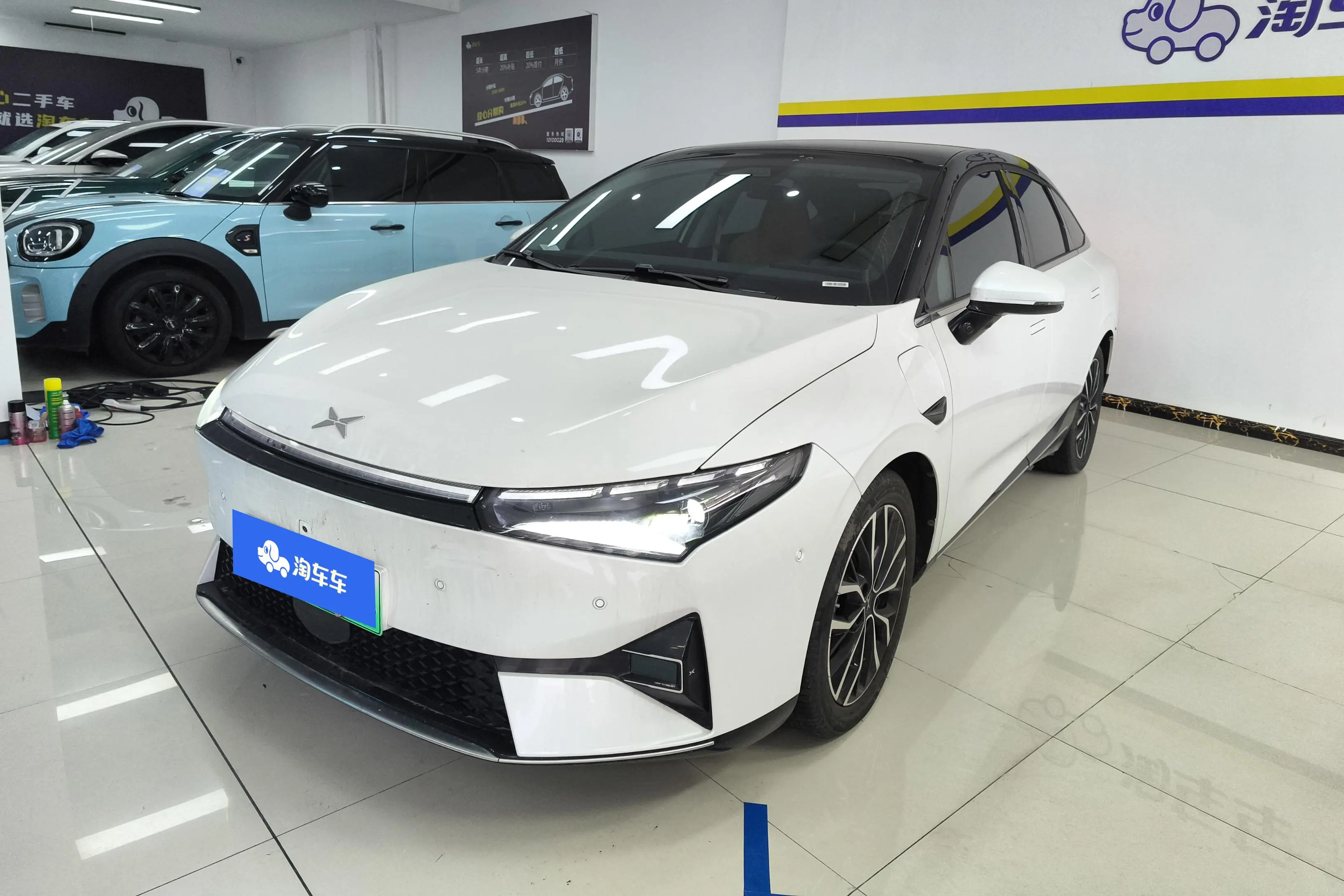 Xpeng P5  из Китая