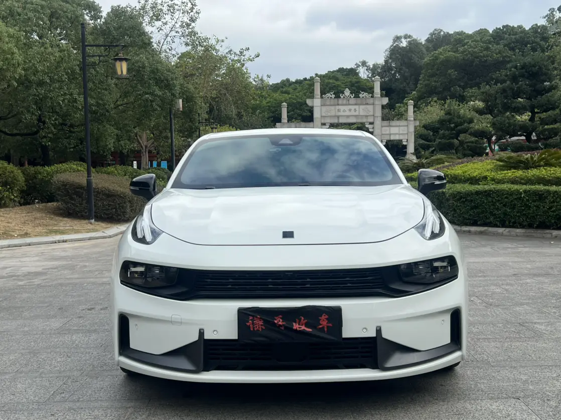 Lynk & Co 03