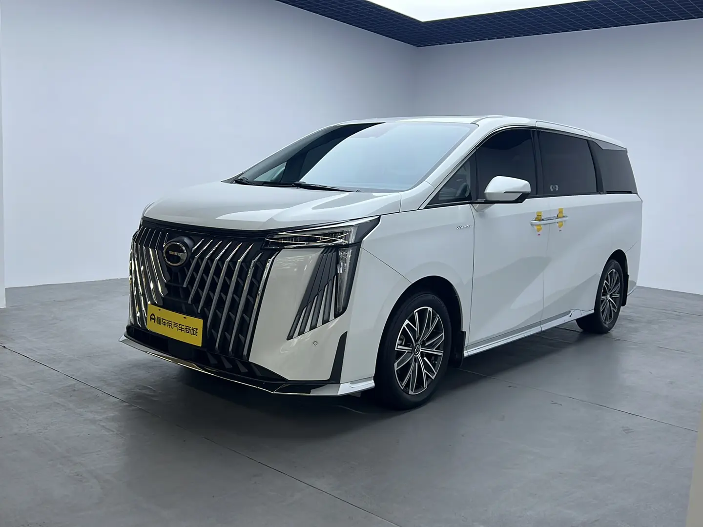 GAC Trumpchi M8  из Китая