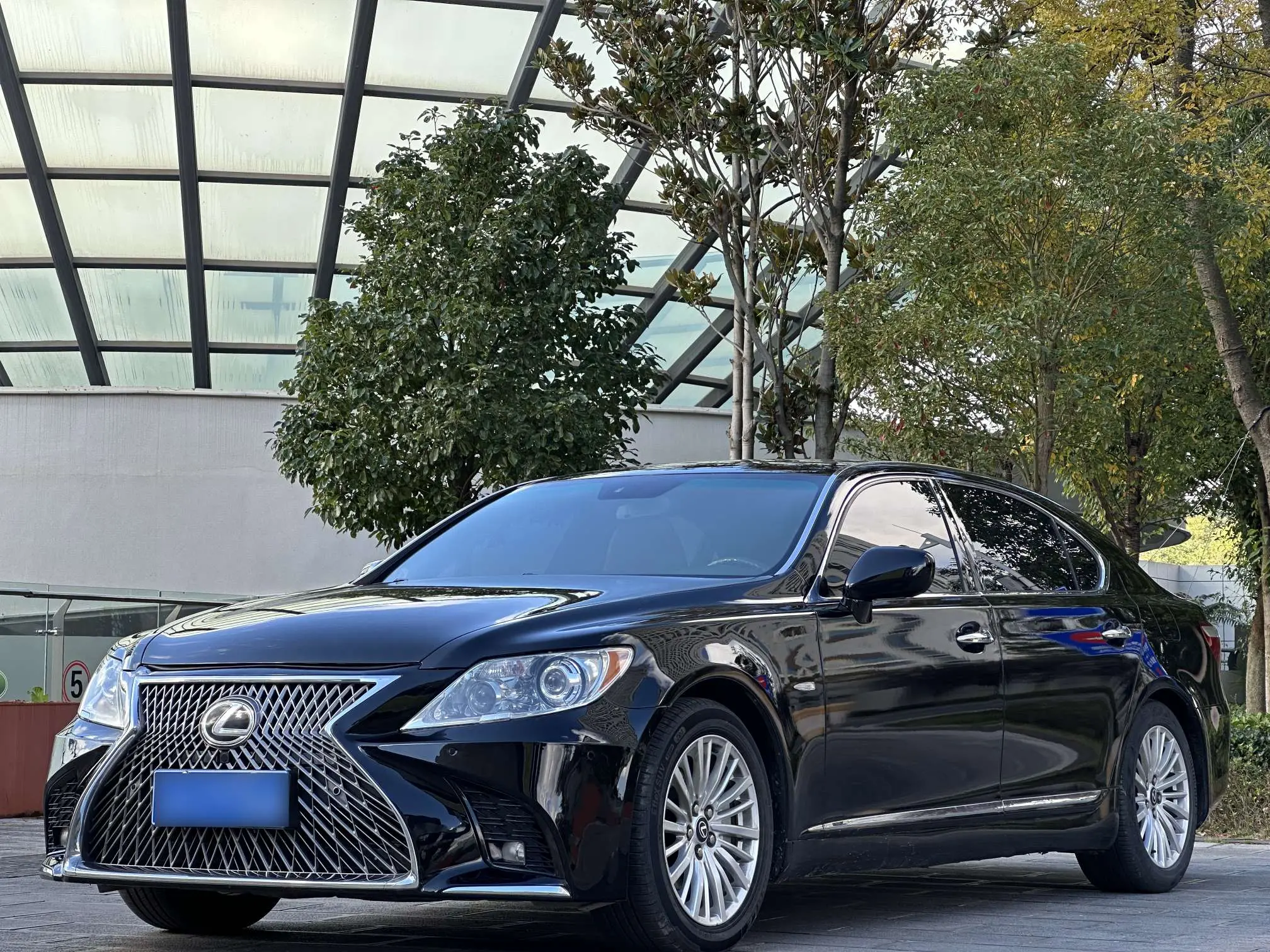 Lexus LS  из Китая